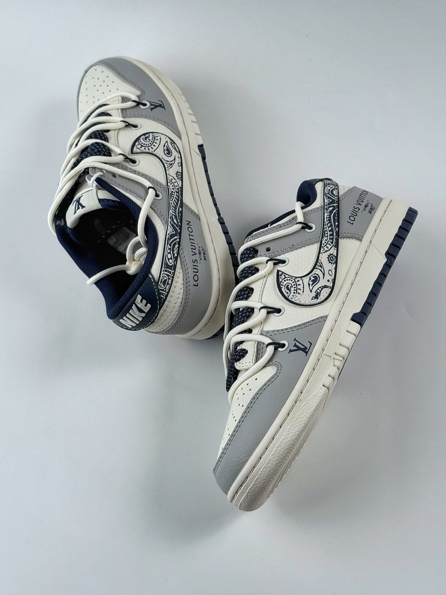 Nike SB Dunk Low x Louis Vuitton 白灰蓝绑带满天星 DM6868-074