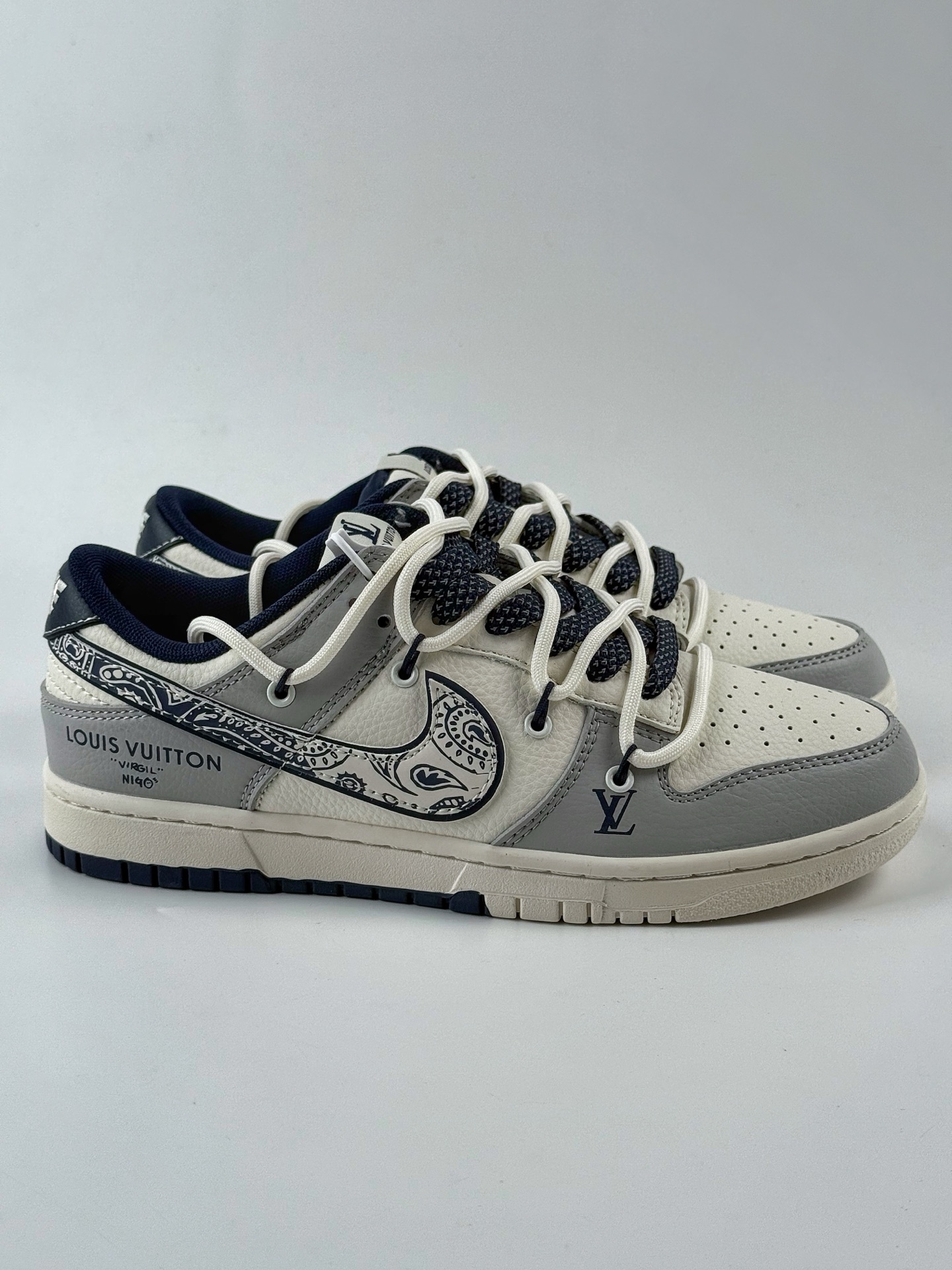 Nike SB Dunk Low x Louis Vuitton 白灰蓝绑带满天星 DM6868-074