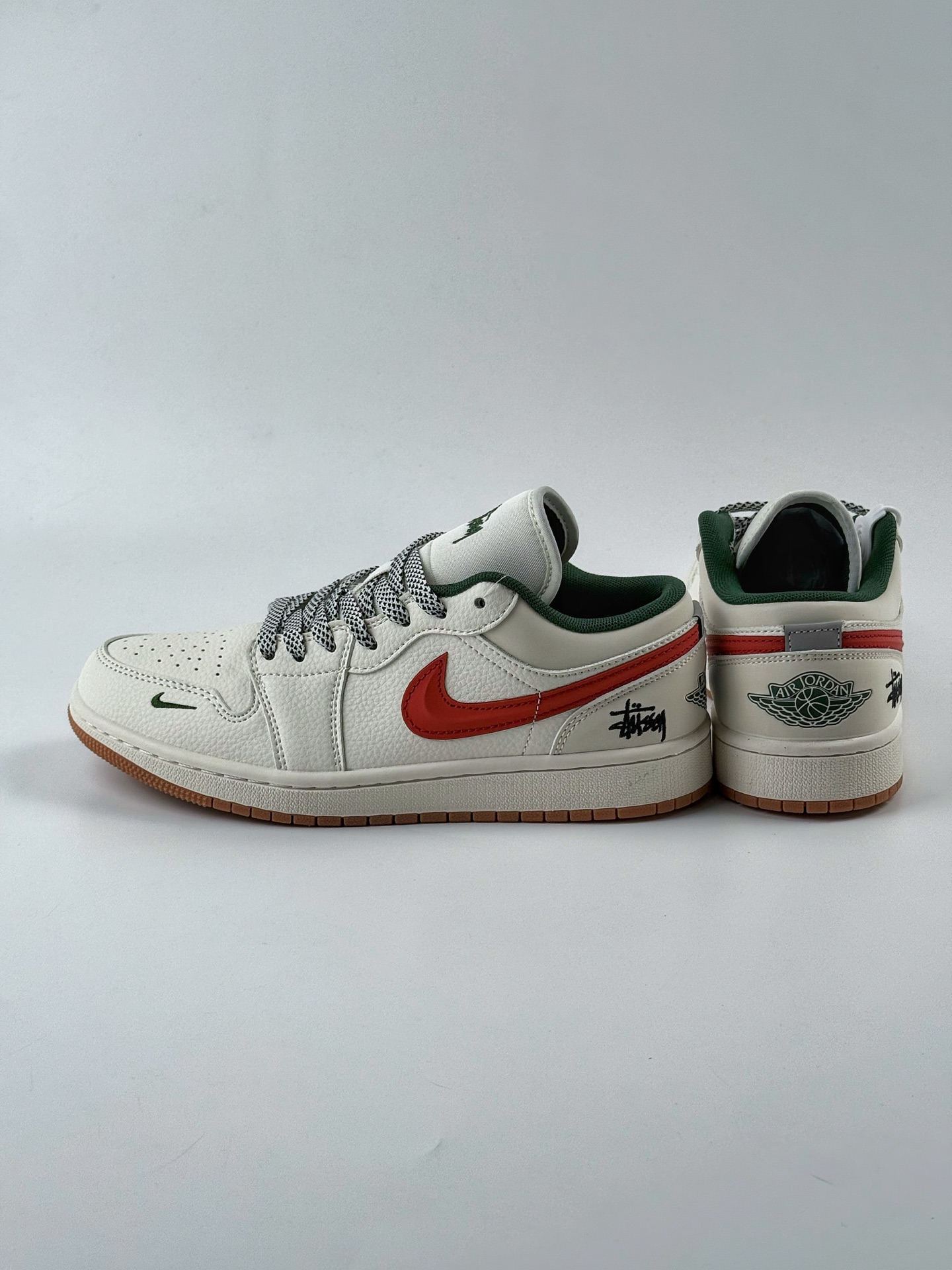 Air Jordan 1 Retro Low x Stussy 白红小钩满天星 XS6086-560