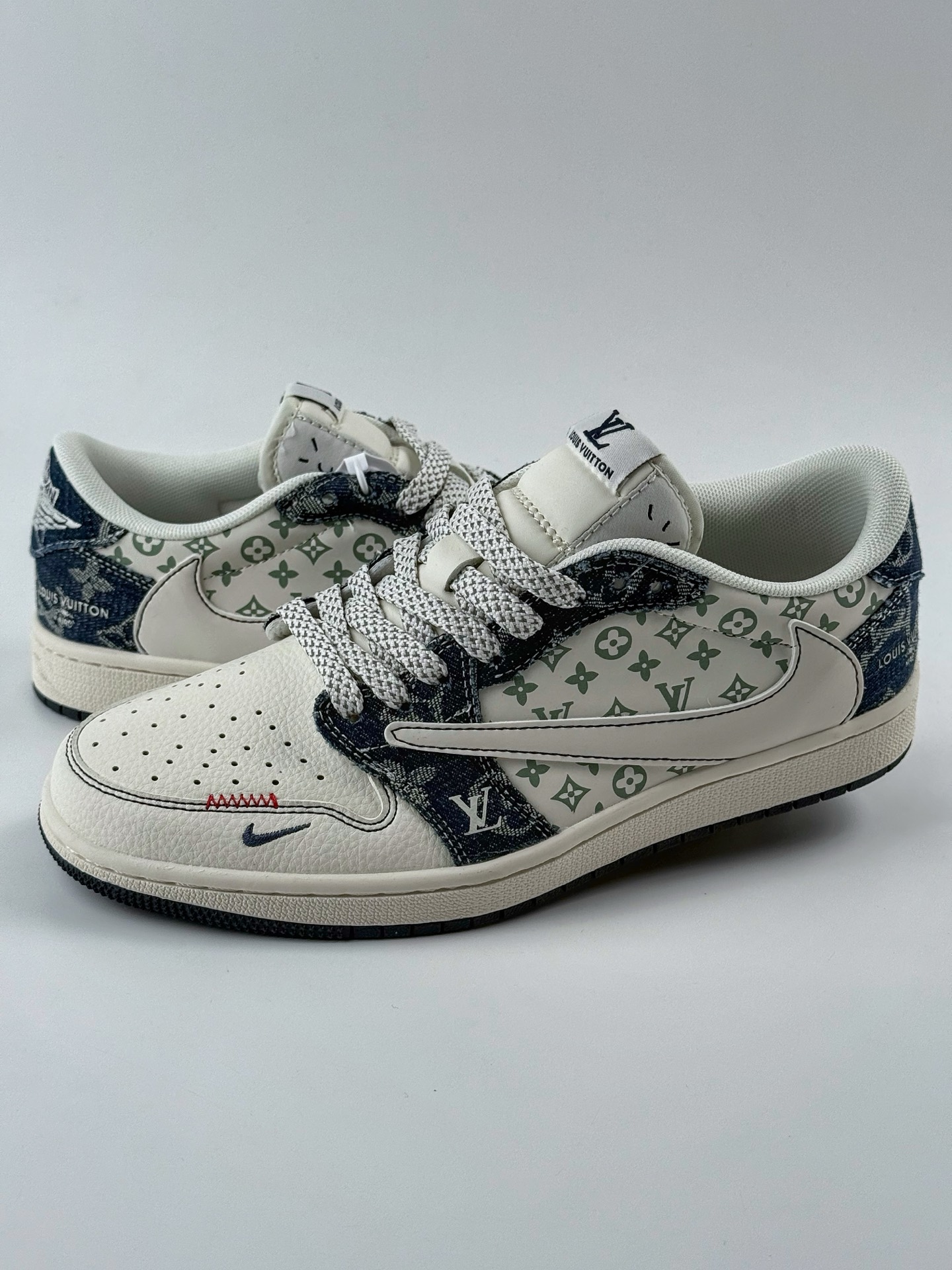 Travis Scott x Nike Air Jordan 1 Low x Louis Vuitton Air Jordan 1 Low 反转白蓝牛仔小钩满天星倒钩 YX5066-326