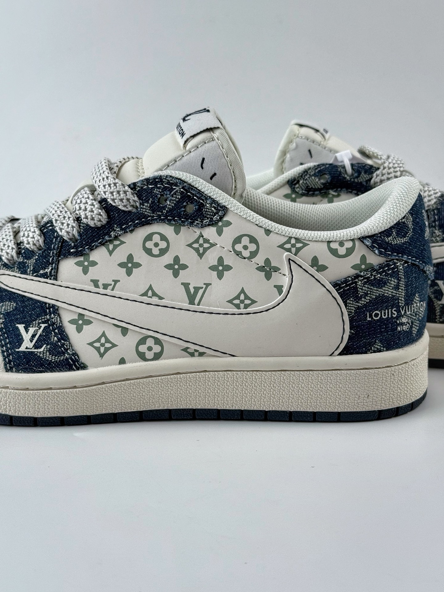 Travis Scott x Nike Air Jordan 1 Low x Louis Vuitton Air Jordan 1 Low 反转白蓝牛仔小钩满天星倒钩 YX5066-326