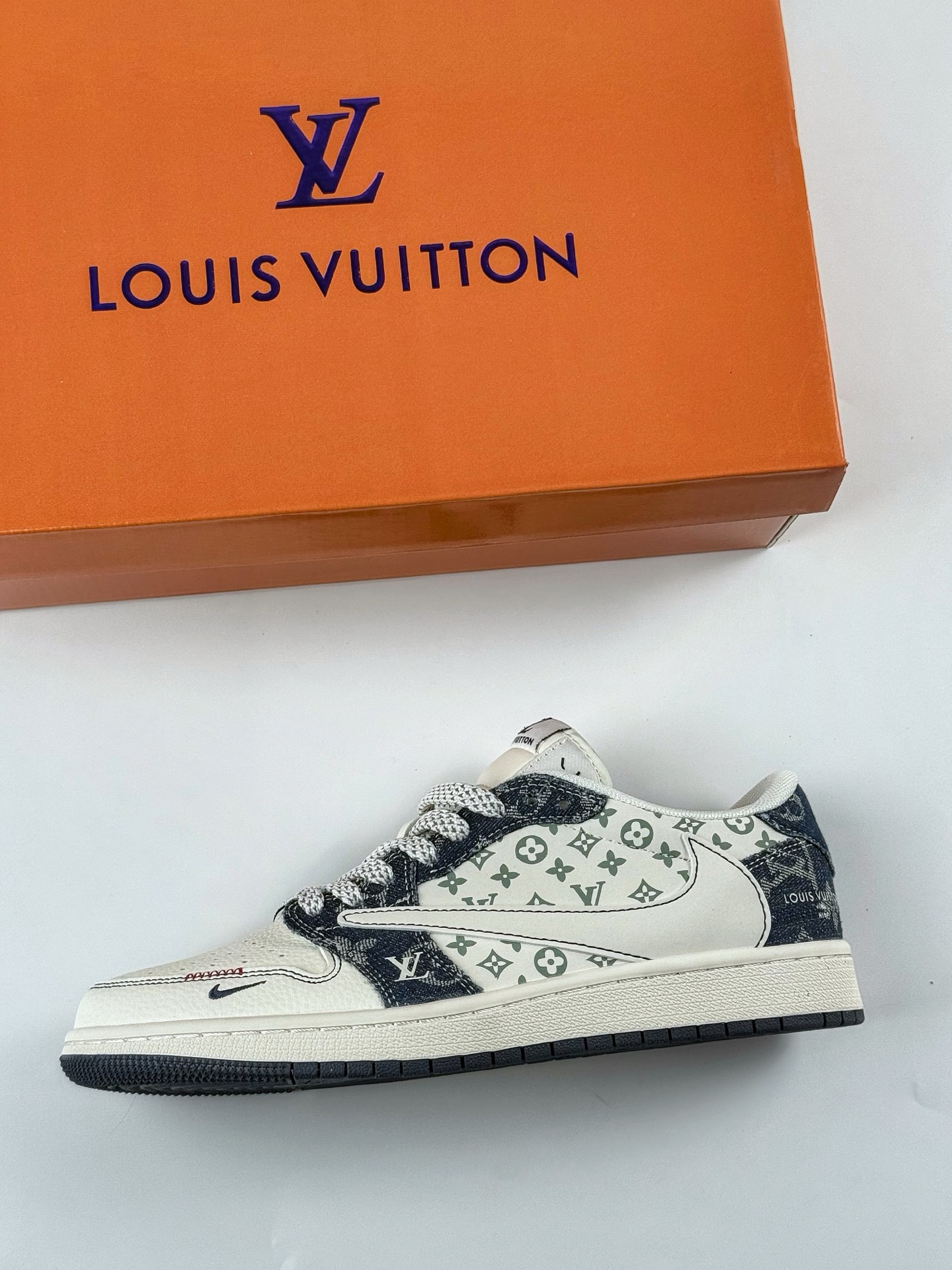 Travis Scott x Nike Air Jordan 1 Low x Louis Vuitton Air Jordan 1 Low 反转白蓝牛仔小钩满天星倒钩 YX5066-326
