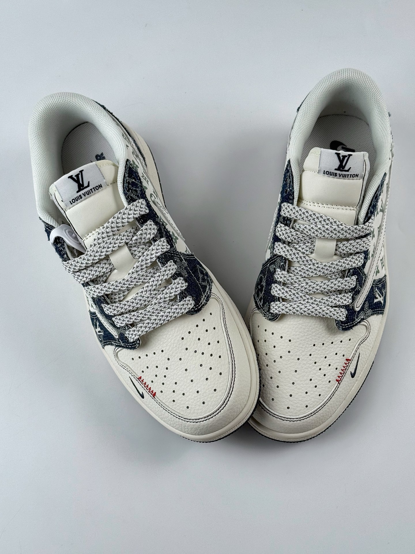 Travis Scott x Nike Air Jordan 1 Low x Louis Vuitton Air Jordan 1 Low 反转白蓝牛仔小钩满天星倒钩 YX5066-326