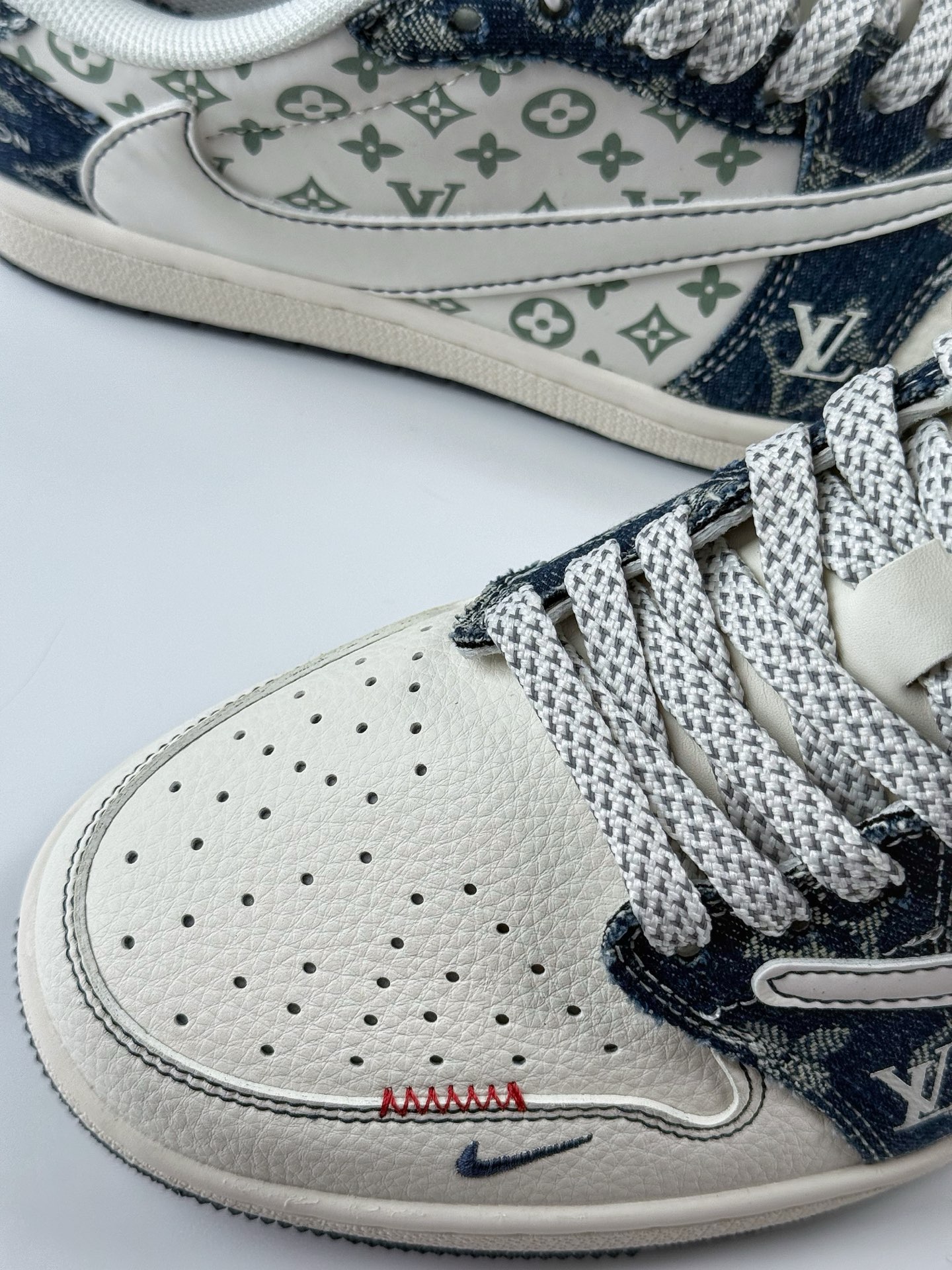 Travis Scott x Nike Air Jordan 1 Low x Louis Vuitton Air Jordan 1 Low 反转白蓝牛仔小钩满天星倒钩 YX5066-326