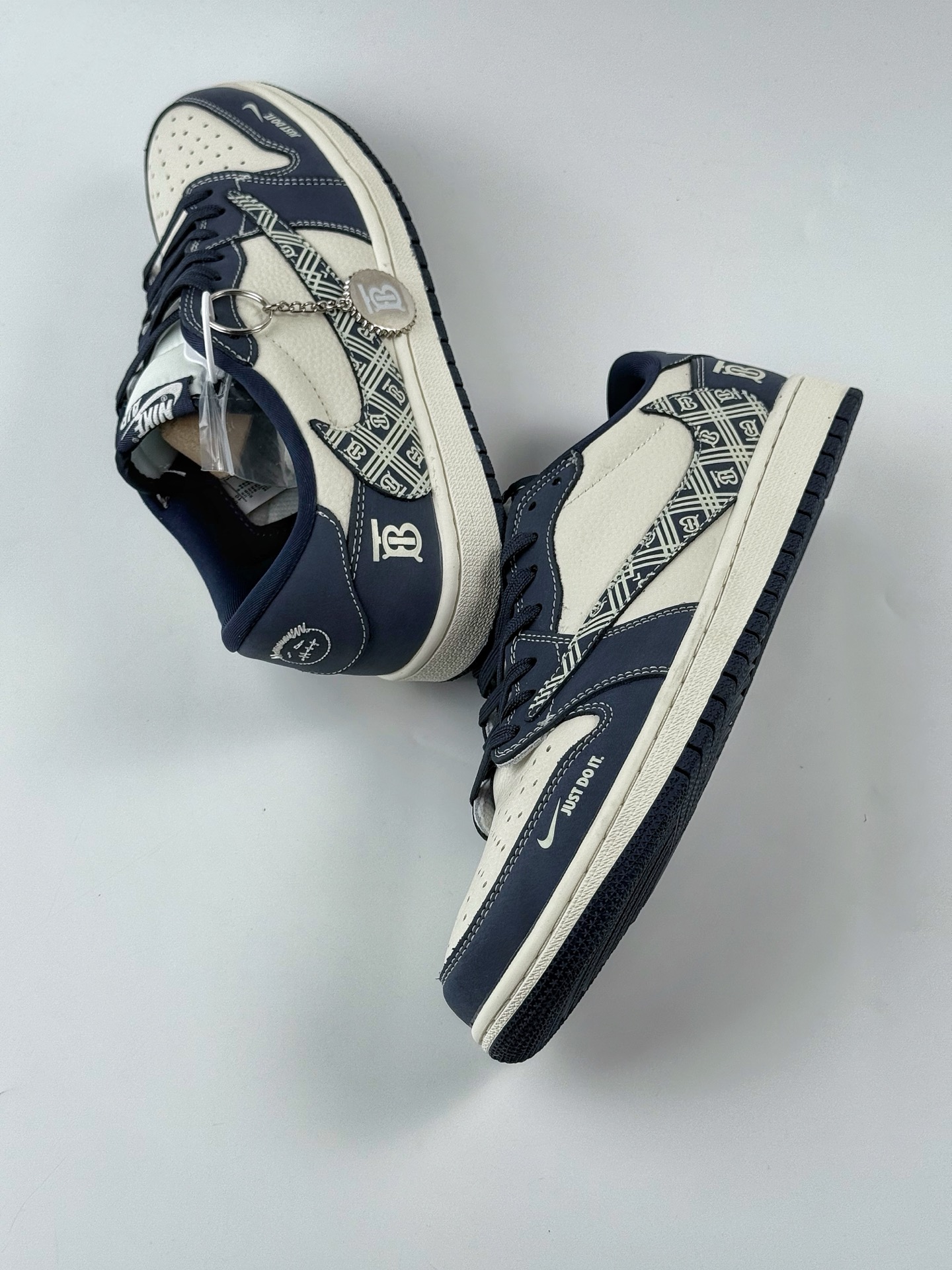 Travis Scott x Nike Air Jordan 1 Low x Burbrry Air Jordan 1 Low 反转蓝白小钩倒钩 LD2025-014