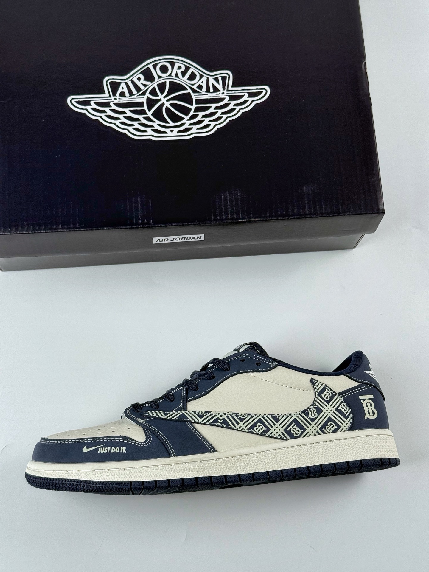 Travis Scott x Nike Air Jordan 1 Low x Burbrry Air Jordan 1 Low 反转蓝白小钩倒钩 LD2025-014