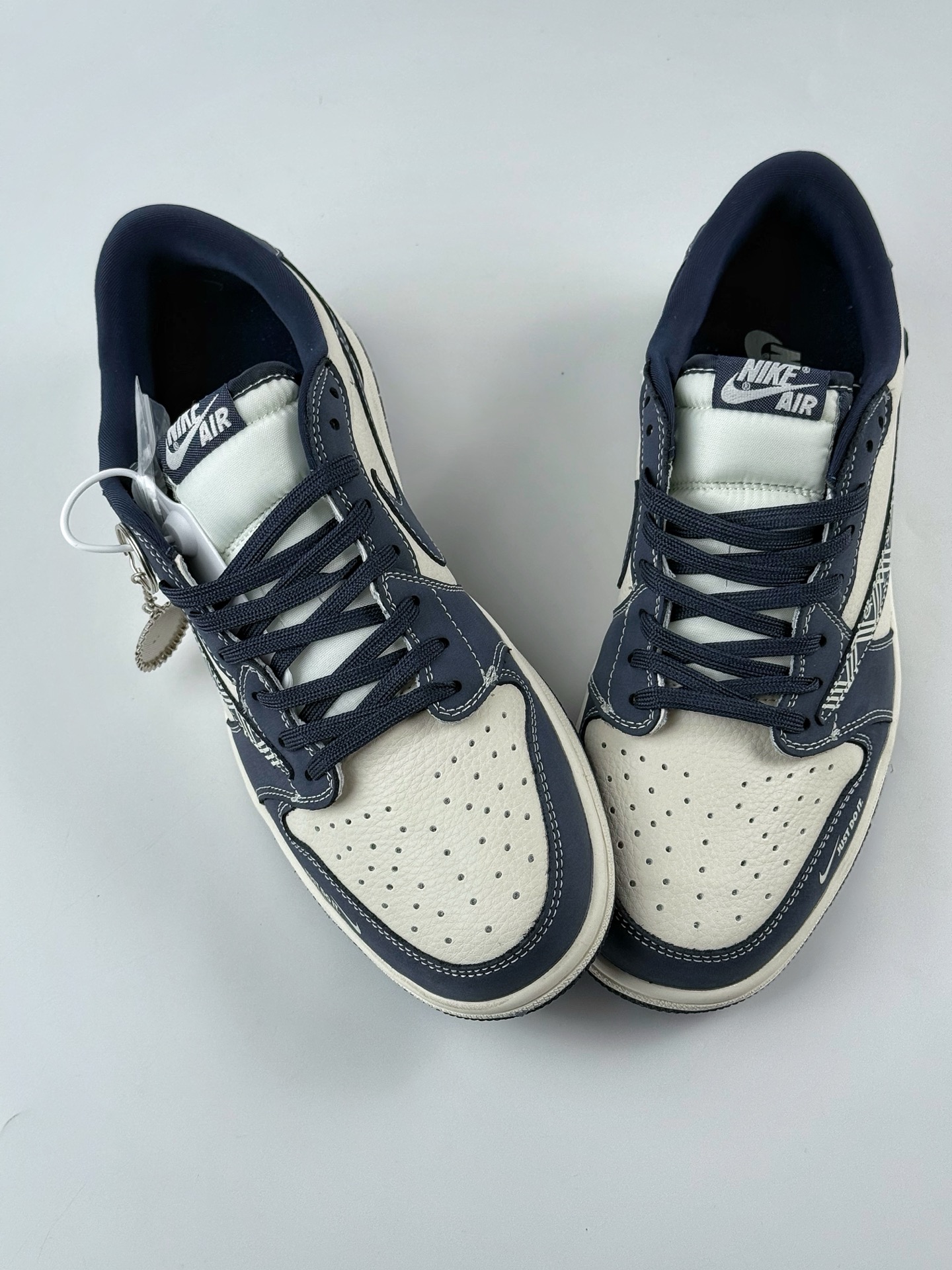 Travis Scott x Nike Air Jordan 1 Low x Burbrry Air Jordan 1 Low 反转蓝白小钩倒钩 LD2025-014