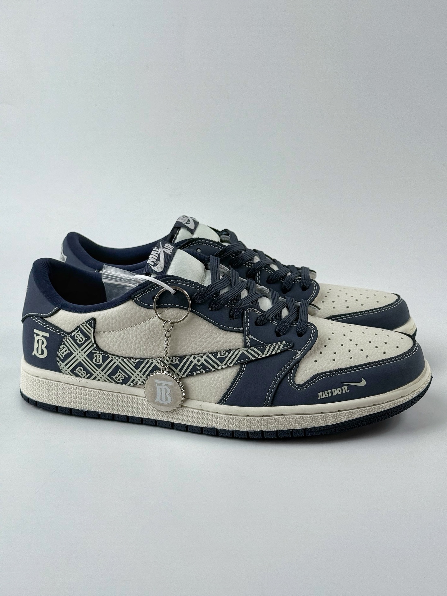 Travis Scott x Nike Air Jordan 1 Low x Burbrry Air Jordan 1 Low 反转蓝白小钩倒钩 LD2025-014