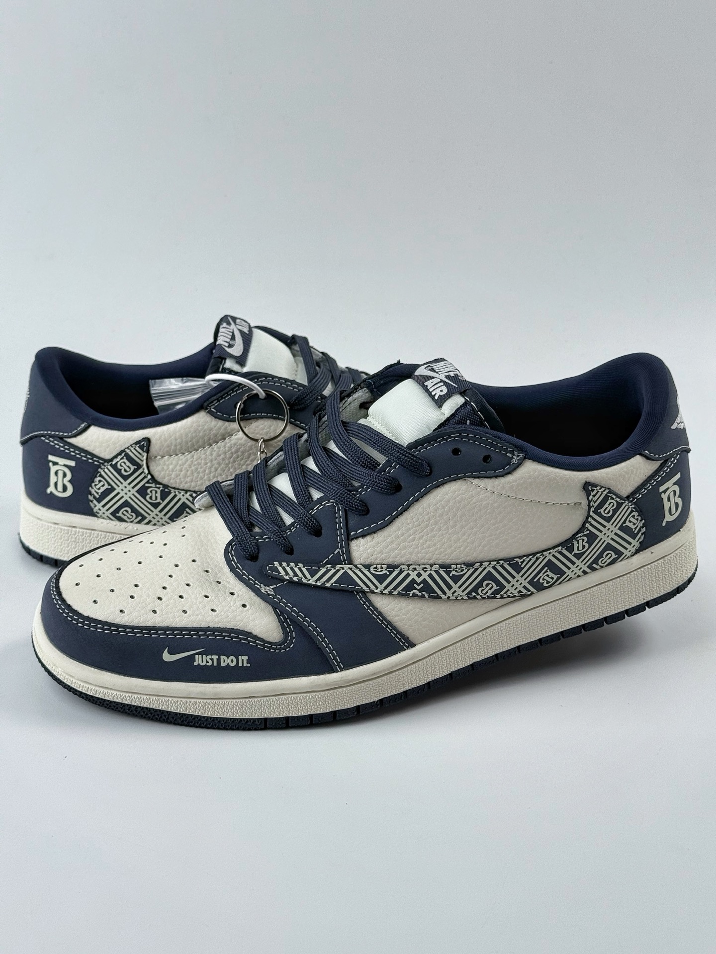 Travis Scott x Nike Air Jordan 1 Low x Burbrry Air Jordan 1 Low 反转蓝白小钩倒钩 LD2025-014