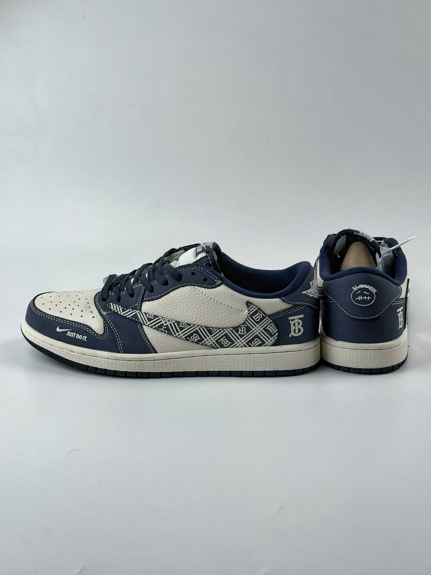 Travis Scott x Nike Air Jordan 1 Low x Burbrry Air Jordan 1 Low 反转蓝白小钩倒钩 LD2025-014