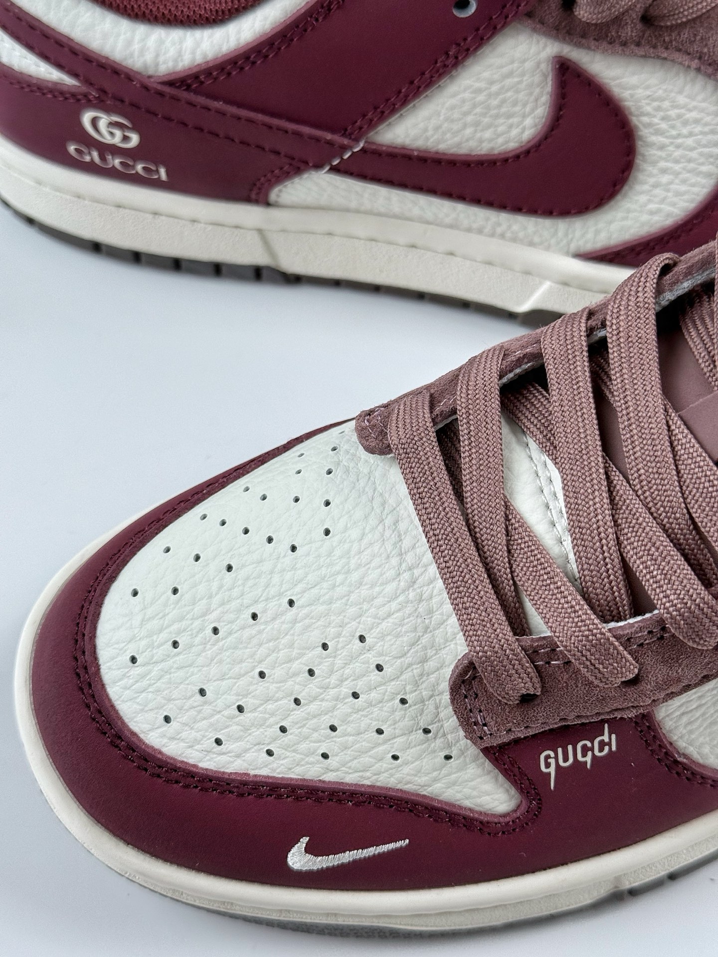 Nike SB Dunk Low x GUCCI 酒红白小钩 FX1588-302