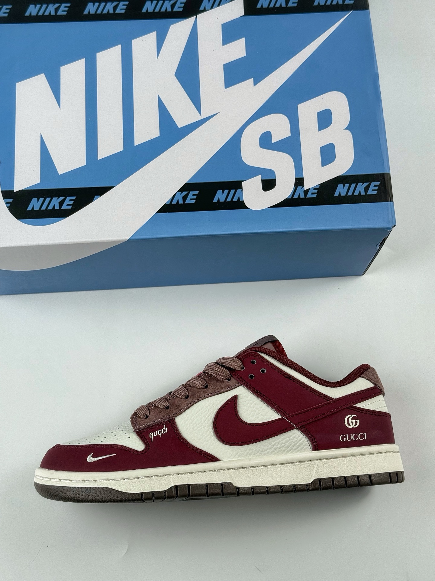 Nike SB Dunk Low x GUCCI 酒红白小钩 FX1588-302