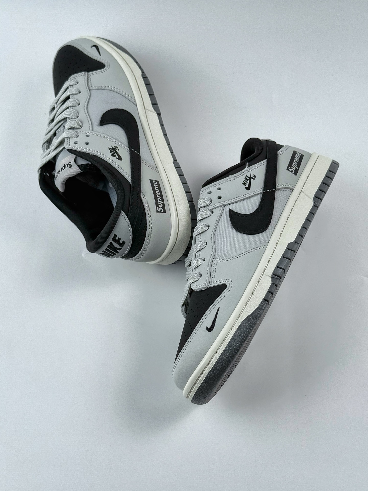 Nike SB Dunk Low x Supreme 灰黑小钩 XY2026-151
