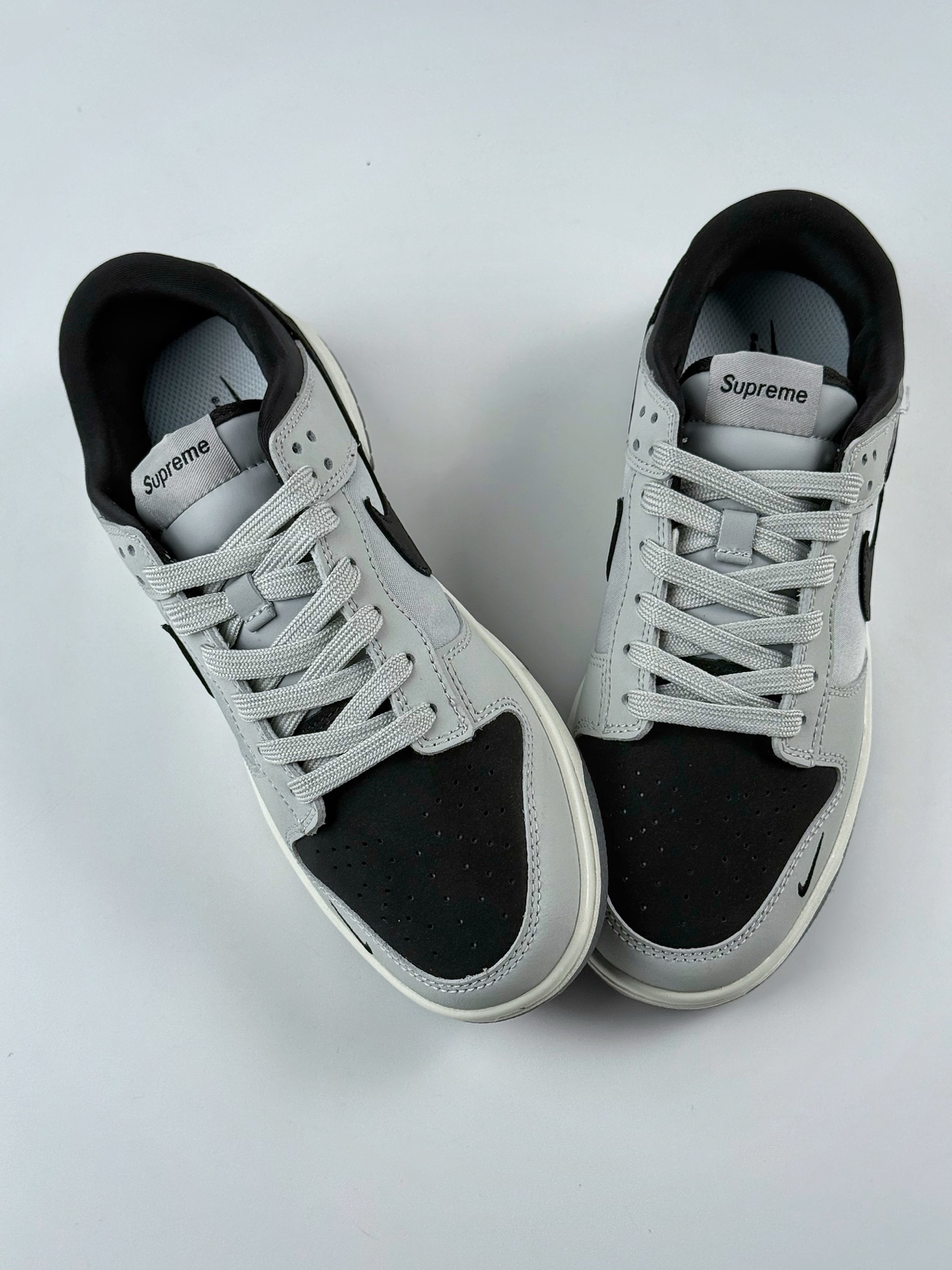Nike SB Dunk Low x Supreme 灰黑小钩 XY2026-151