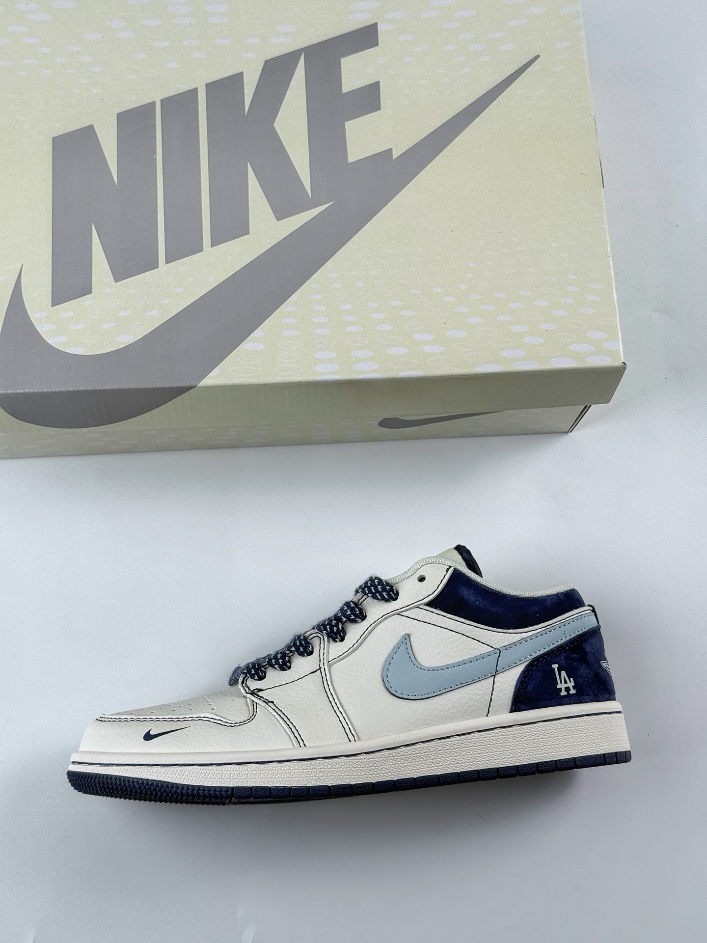 Air Jordan 1 Retro Low x MLB 白蓝小钩满天星 XX2405-005