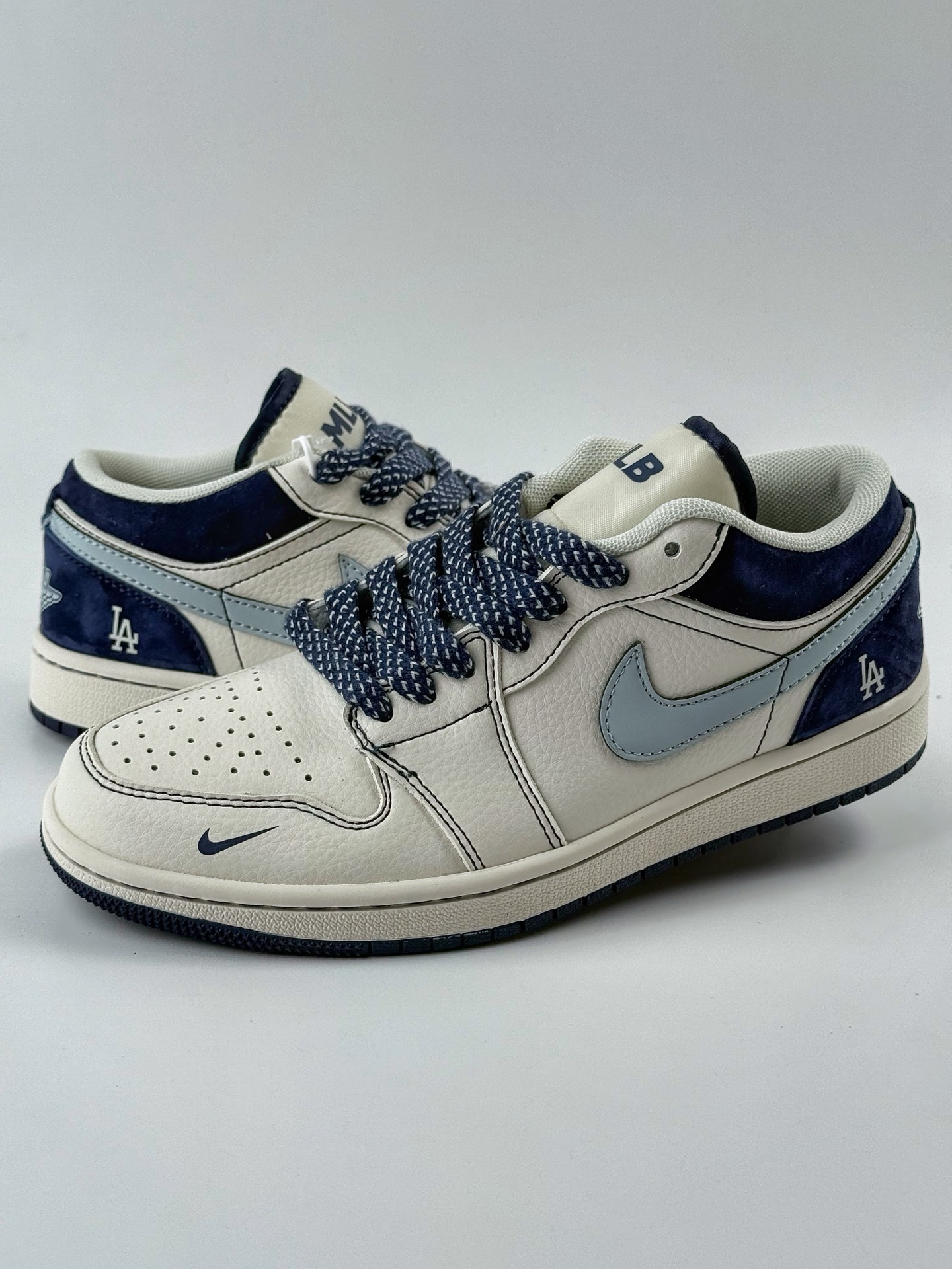 Air Jordan 1 Retro Low x MLB 白蓝小钩满天星 XX2405-005