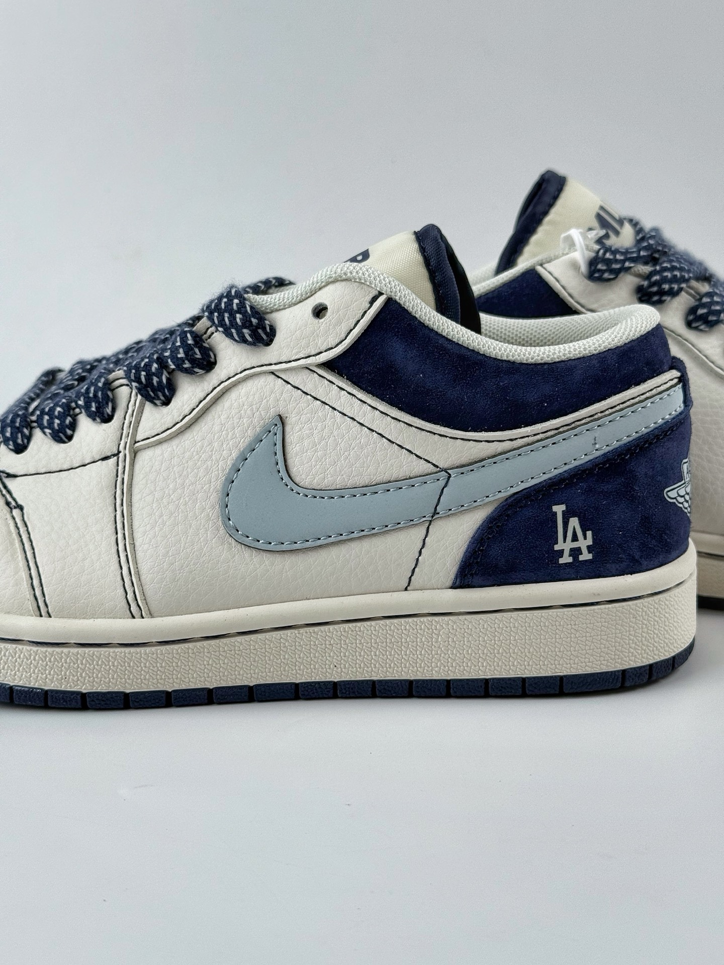 Air Jordan 1 Retro Low x MLB 白蓝小钩满天星 XX2405-005