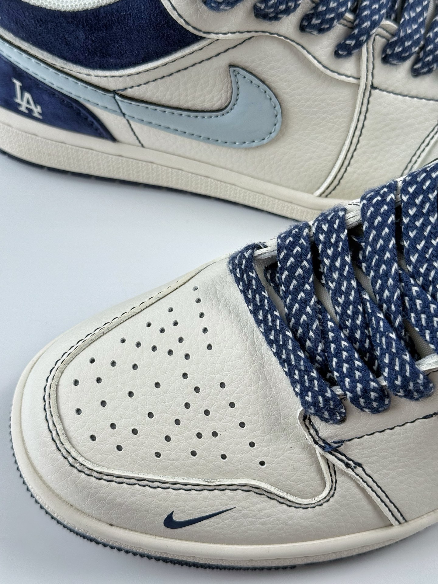 Air Jordan 1 Retro Low x MLB 白蓝小钩满天星 XX2405-005