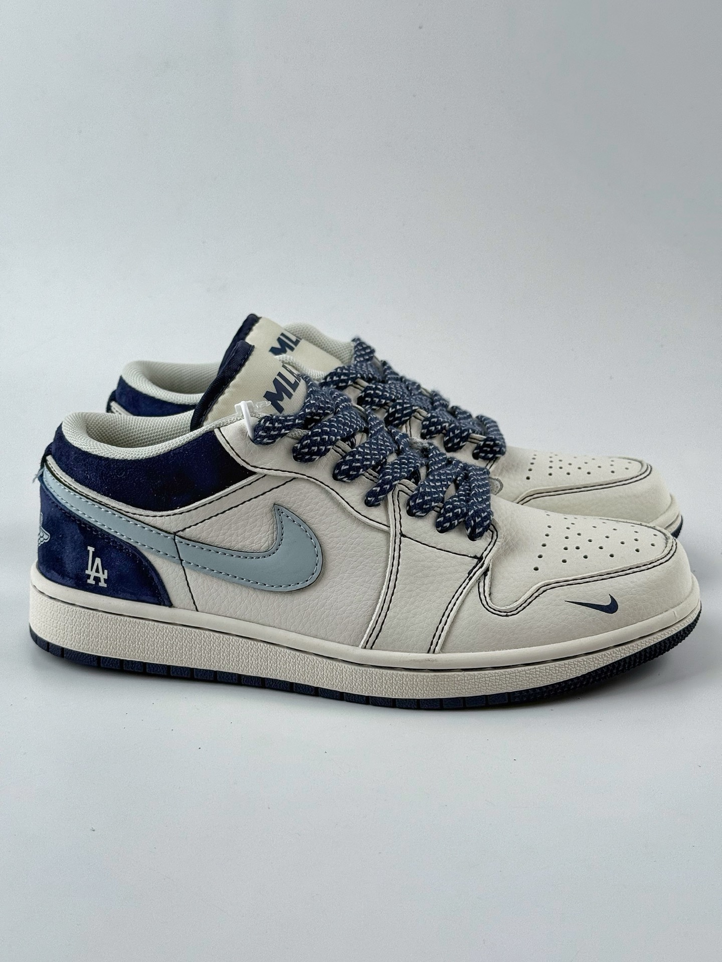 Air Jordan 1 Retro Low x MLB 白蓝小钩满天星 XX2405-005