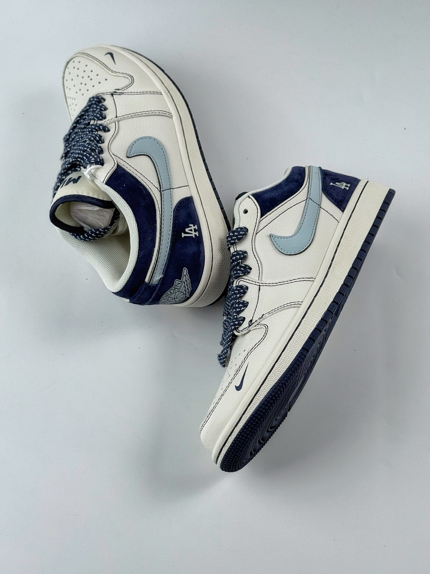 Air Jordan 1 Retro Low x MLB 白蓝小钩满天星 XX2405-005