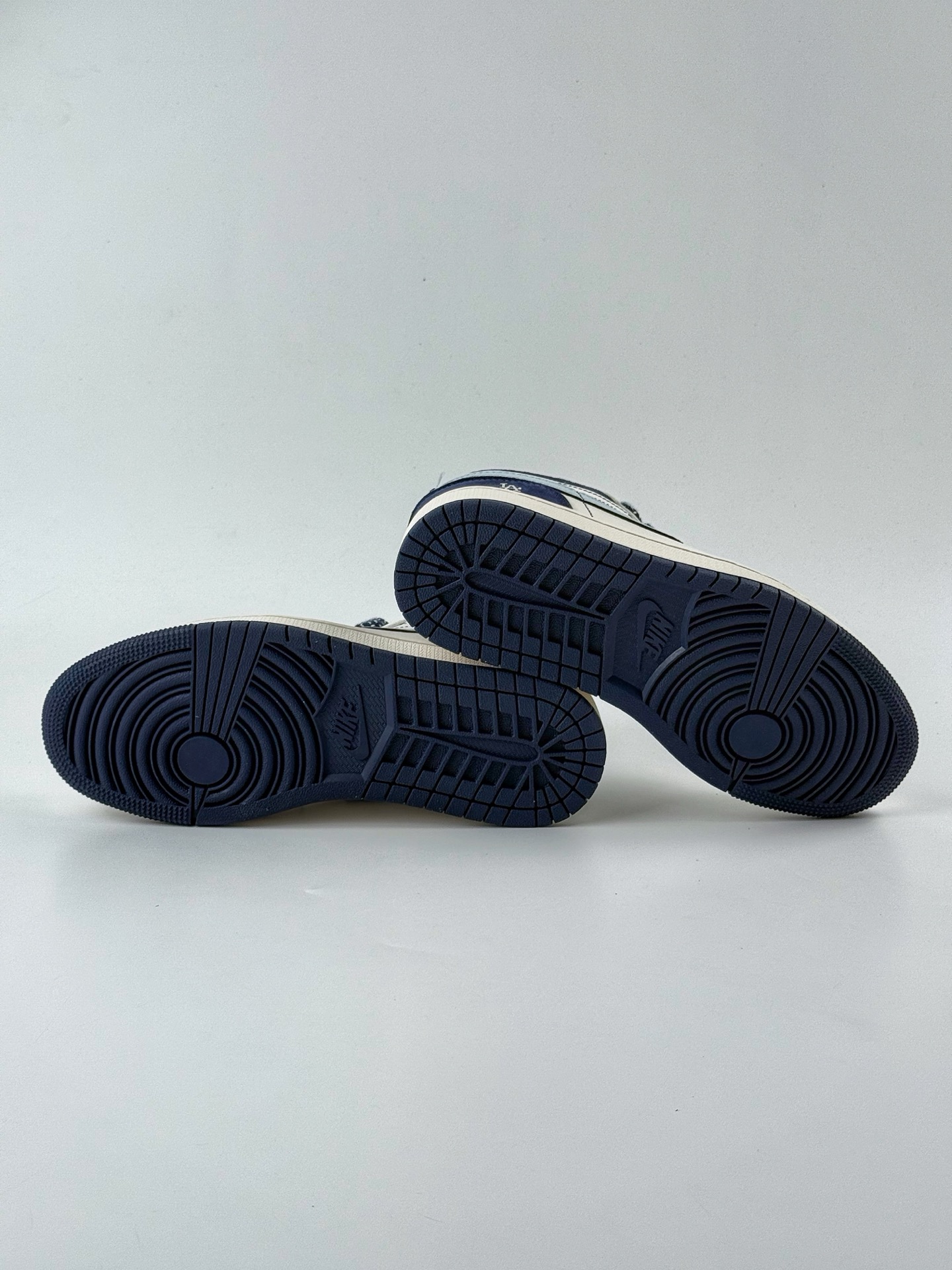 Air Jordan 1 Retro Low x MLB 白蓝小钩满天星 XX2405-005