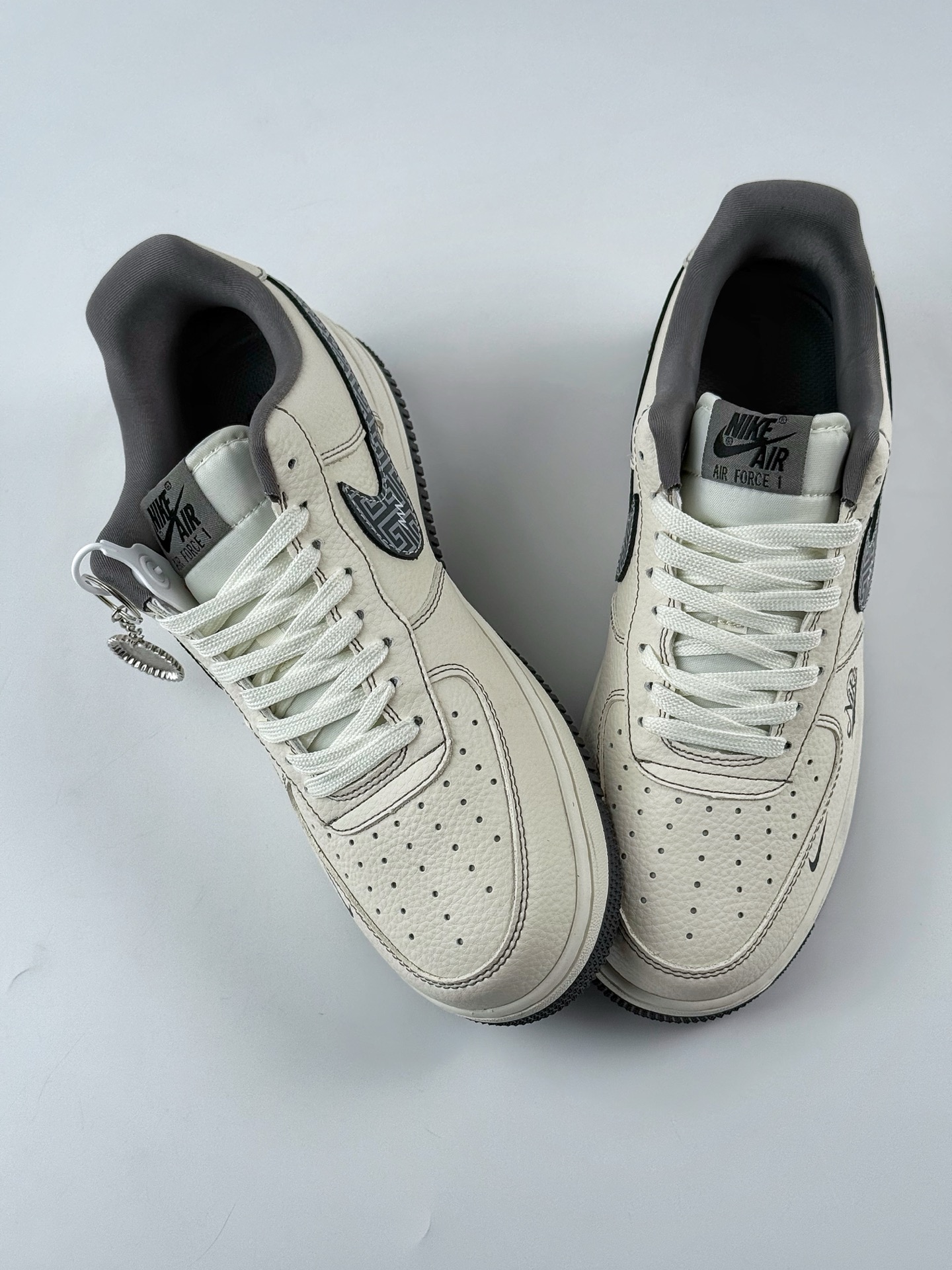 260 Nike Air Force 1 Low 07 x GIVENCHY 白灰小钩 DF0188-057