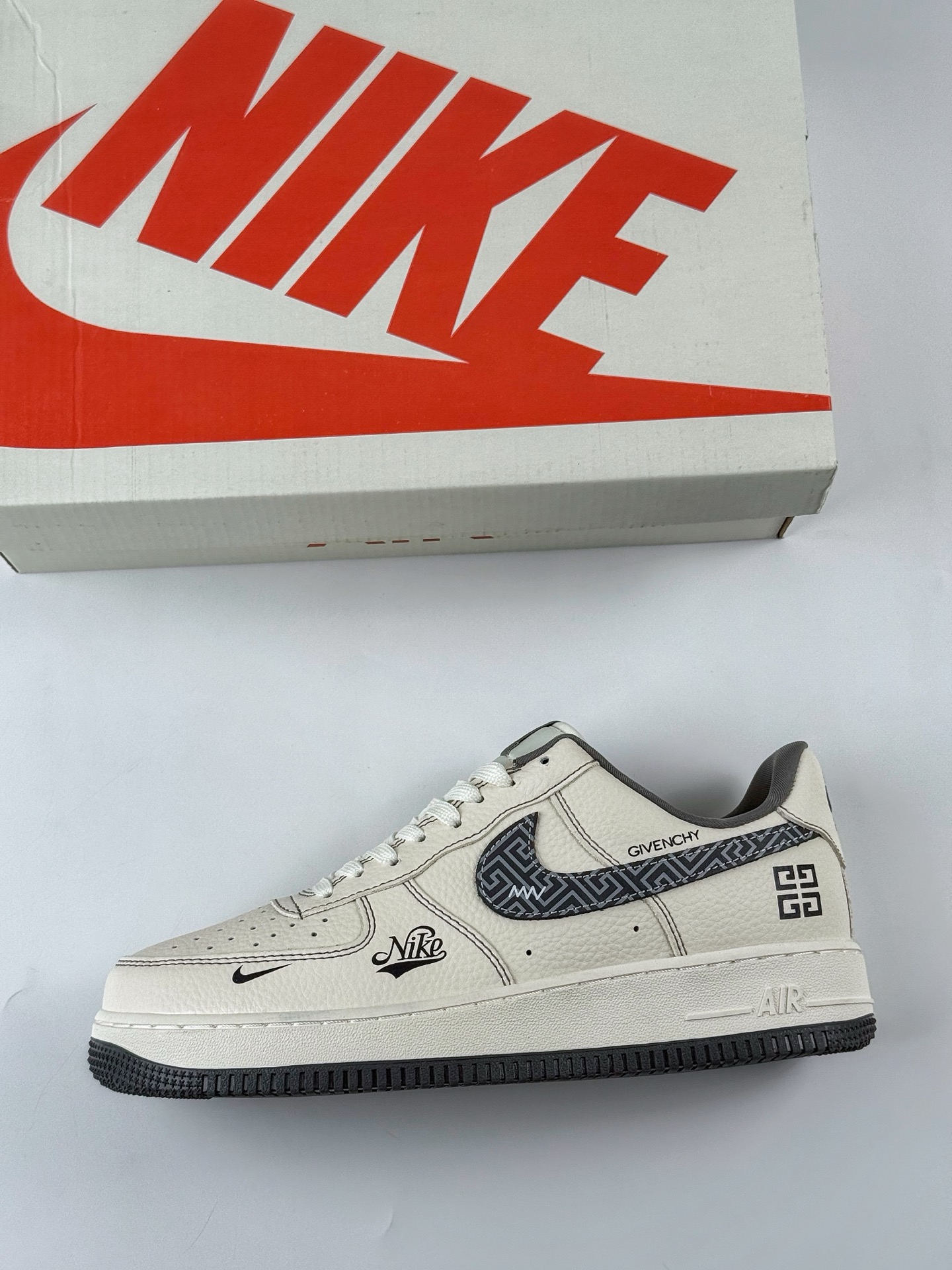 260 Nike Air Force 1 Low 07 x GIVENCHY 白灰小钩 DF0188-057
