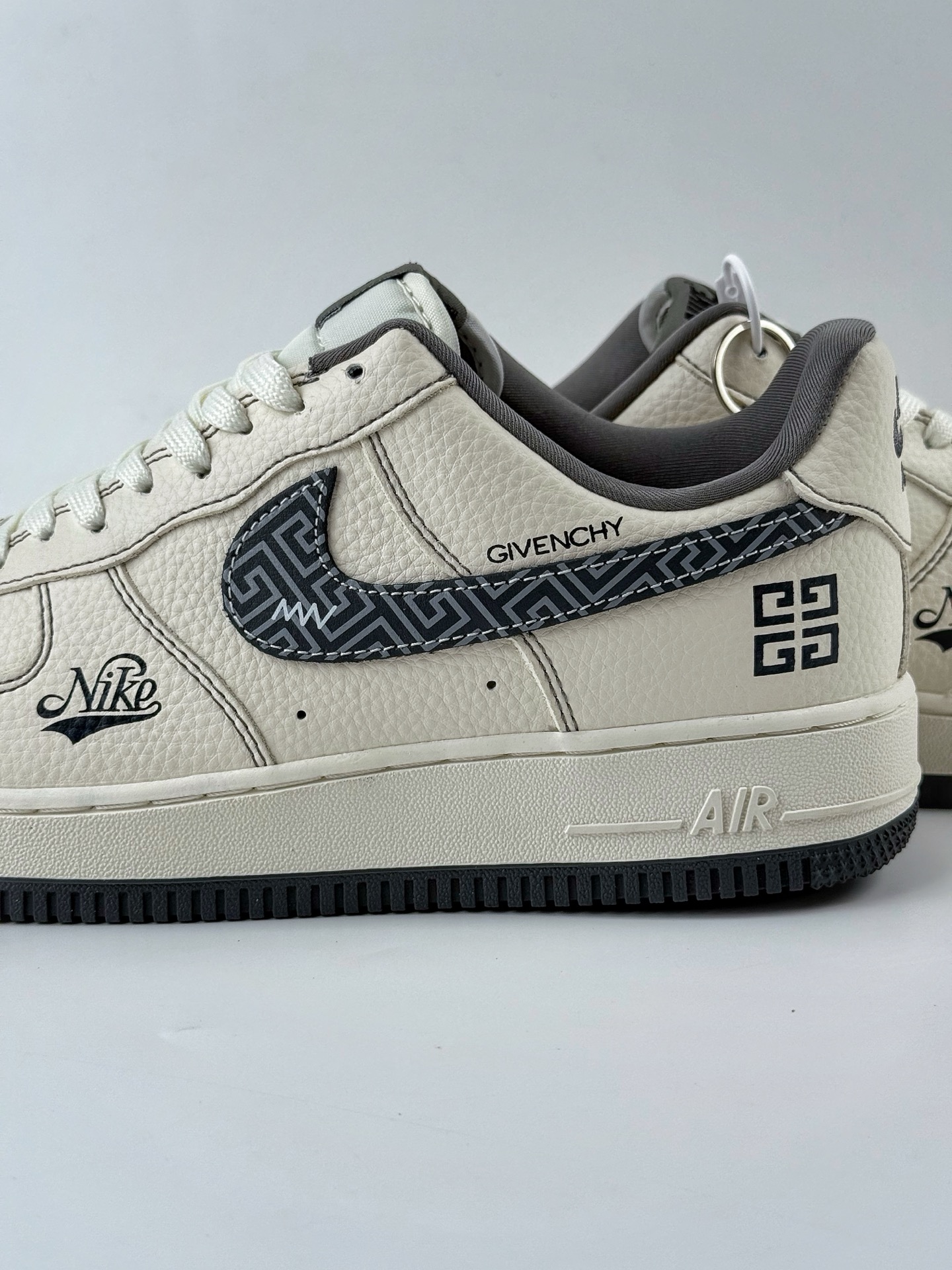 260 Nike Air Force 1 Low 07 x GIVENCHY 白灰小钩 DF0188-057