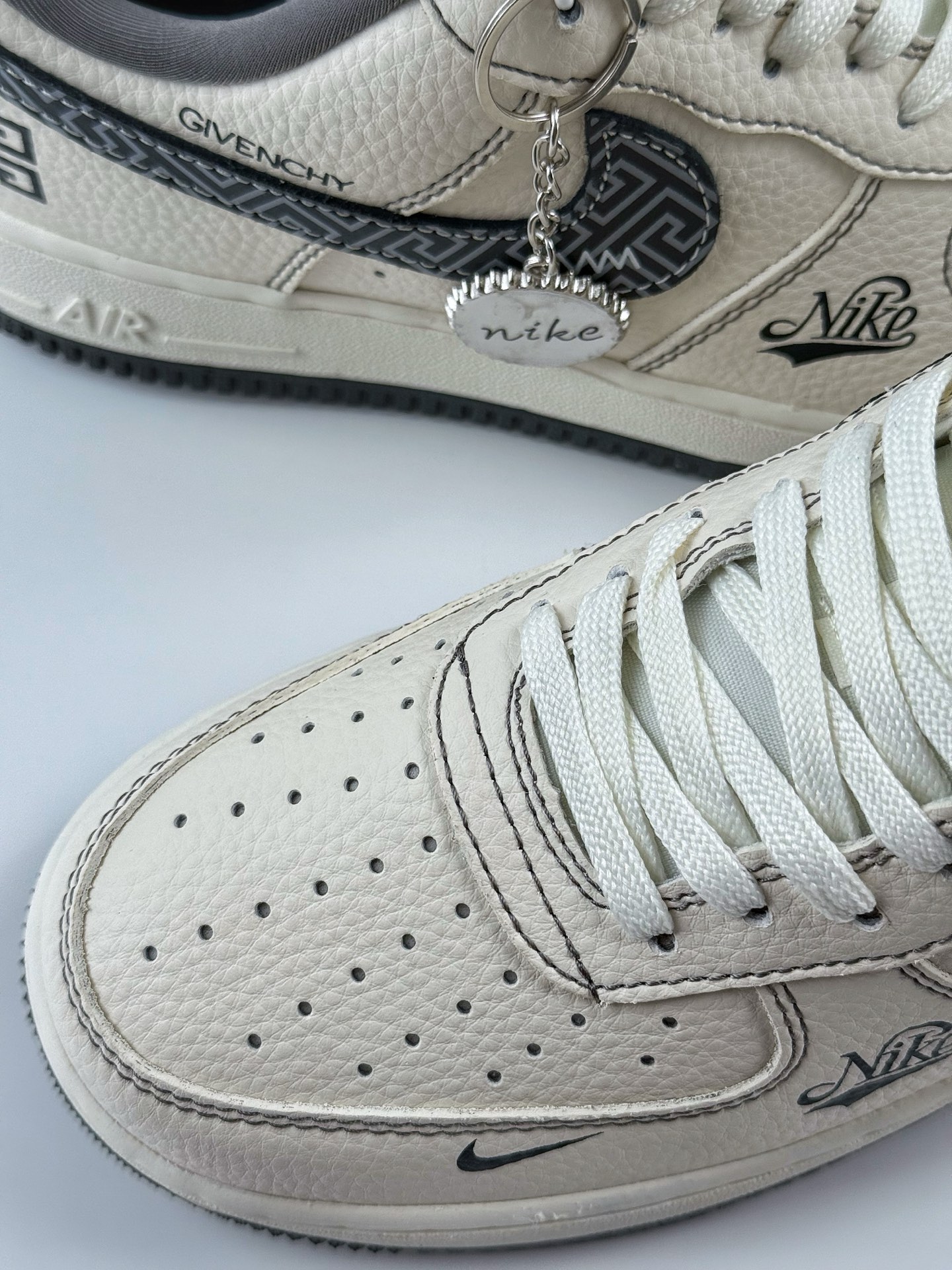260 Nike Air Force 1 Low 07 x GIVENCHY 白灰小钩 DF0188-057
