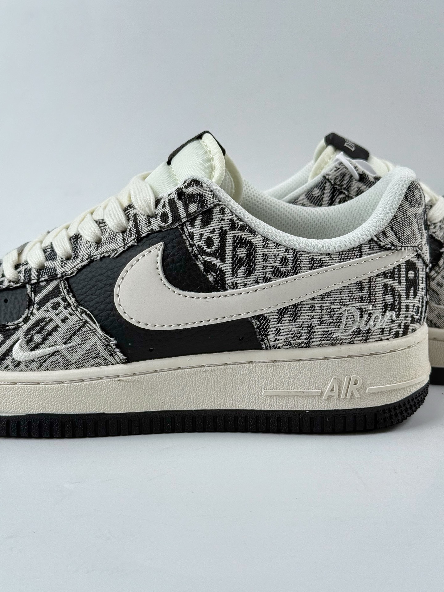 260 Nike Air Force 1 Low 07 x DIOR 白黑 XS1958-581