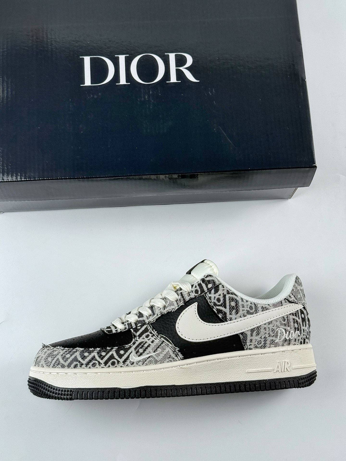 260 Nike Air Force 1 Low 07 x DIOR 白黑 XS1958-581