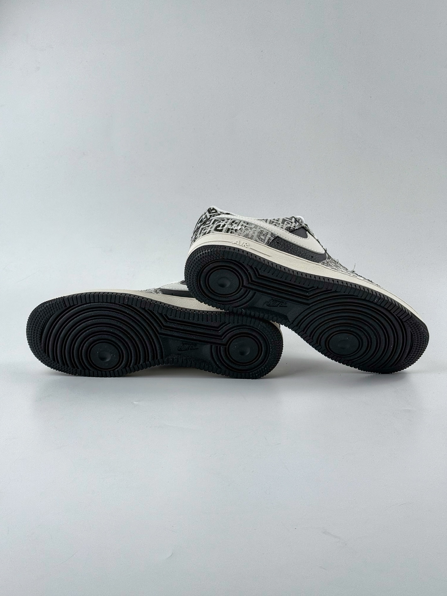 260 Nike Air Force 1 Low 07 x DIOR 白黑 XS1958-581