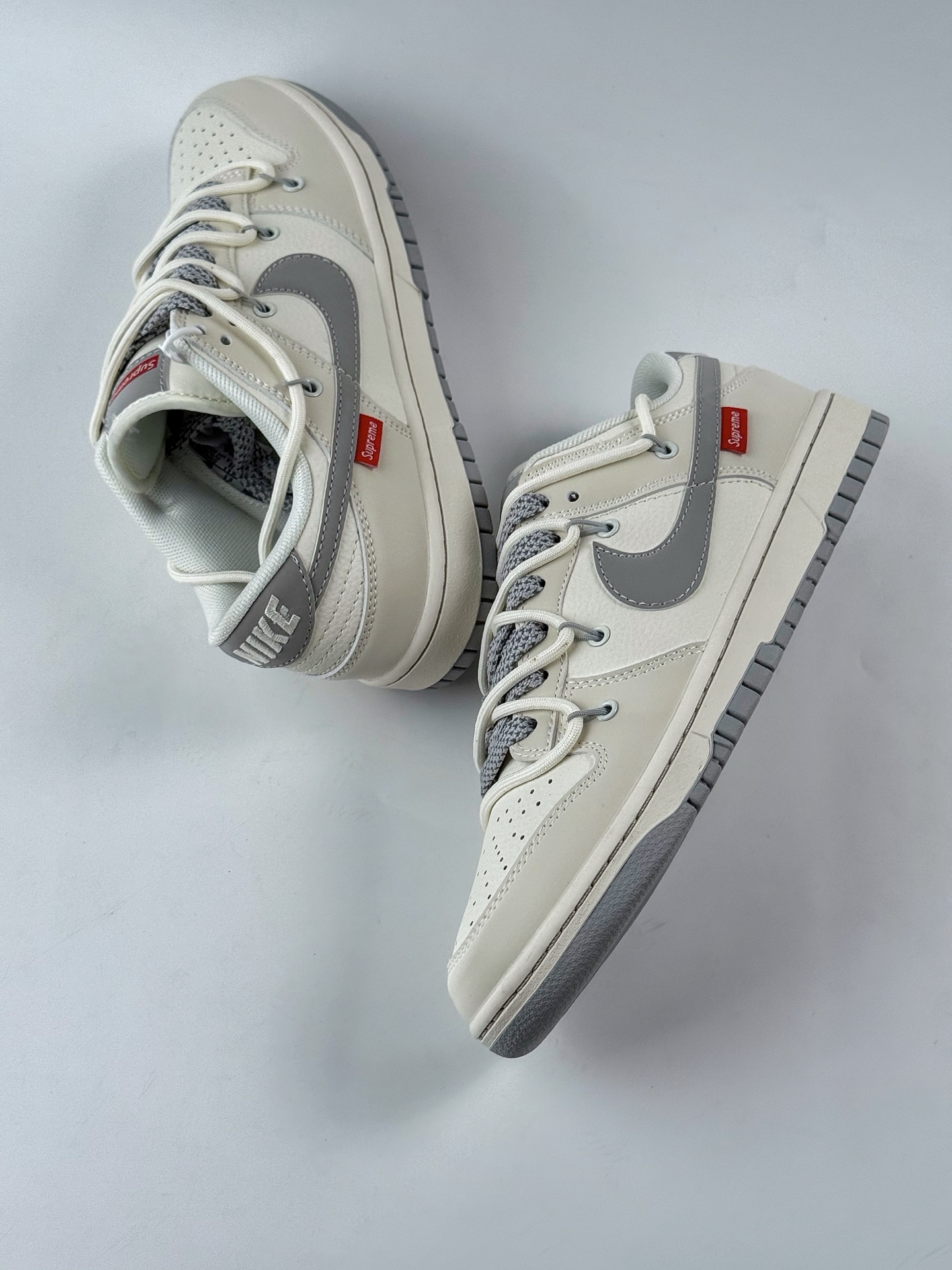 Nike SB Dunk Low x Supreme 白灰绑带满天星 DM6868-091