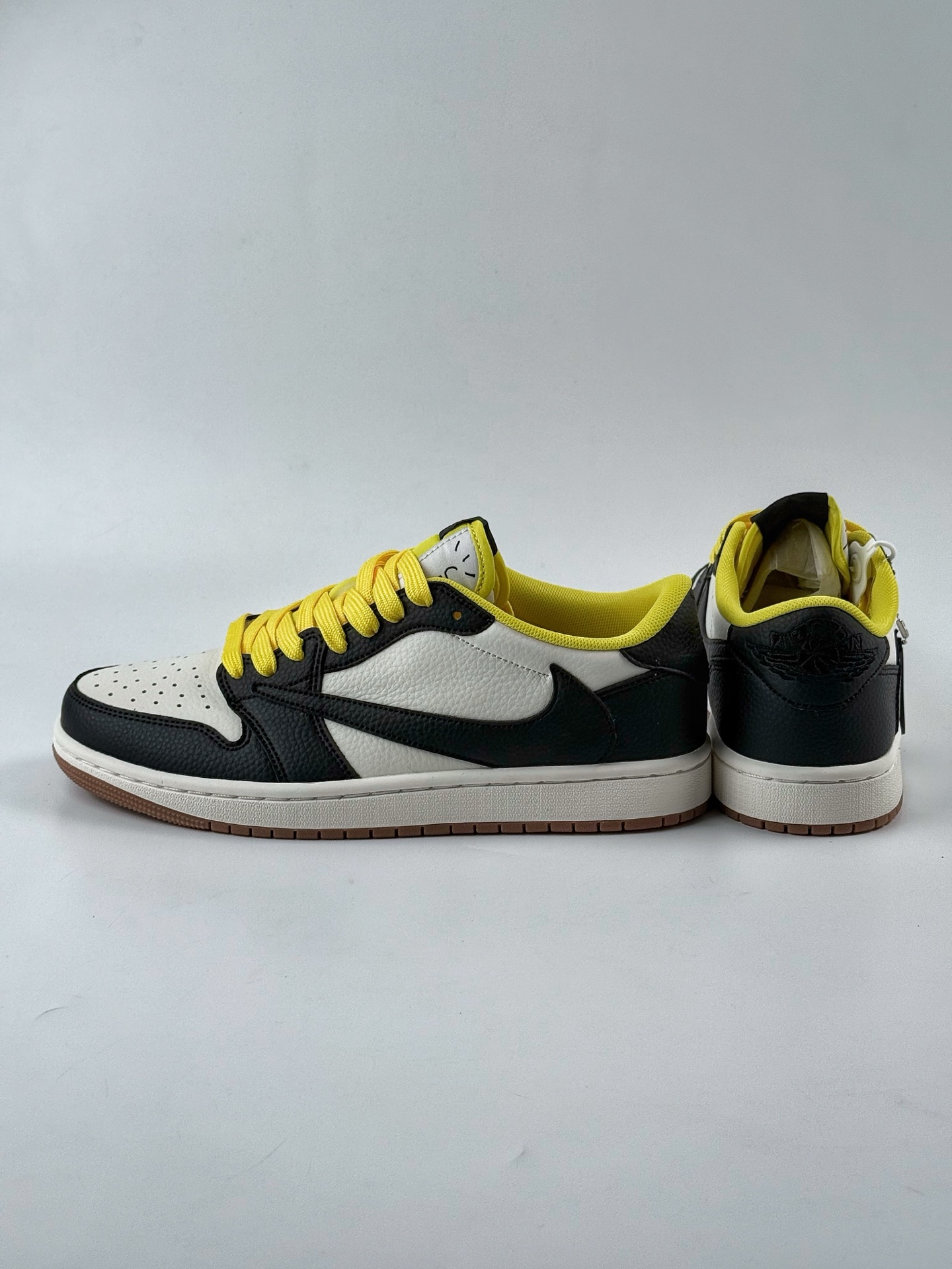 Travis Scott x Nike Air Jordan 1 Low Air Jordan 1 Low 反转黑白黄倒钩 DN6901-93