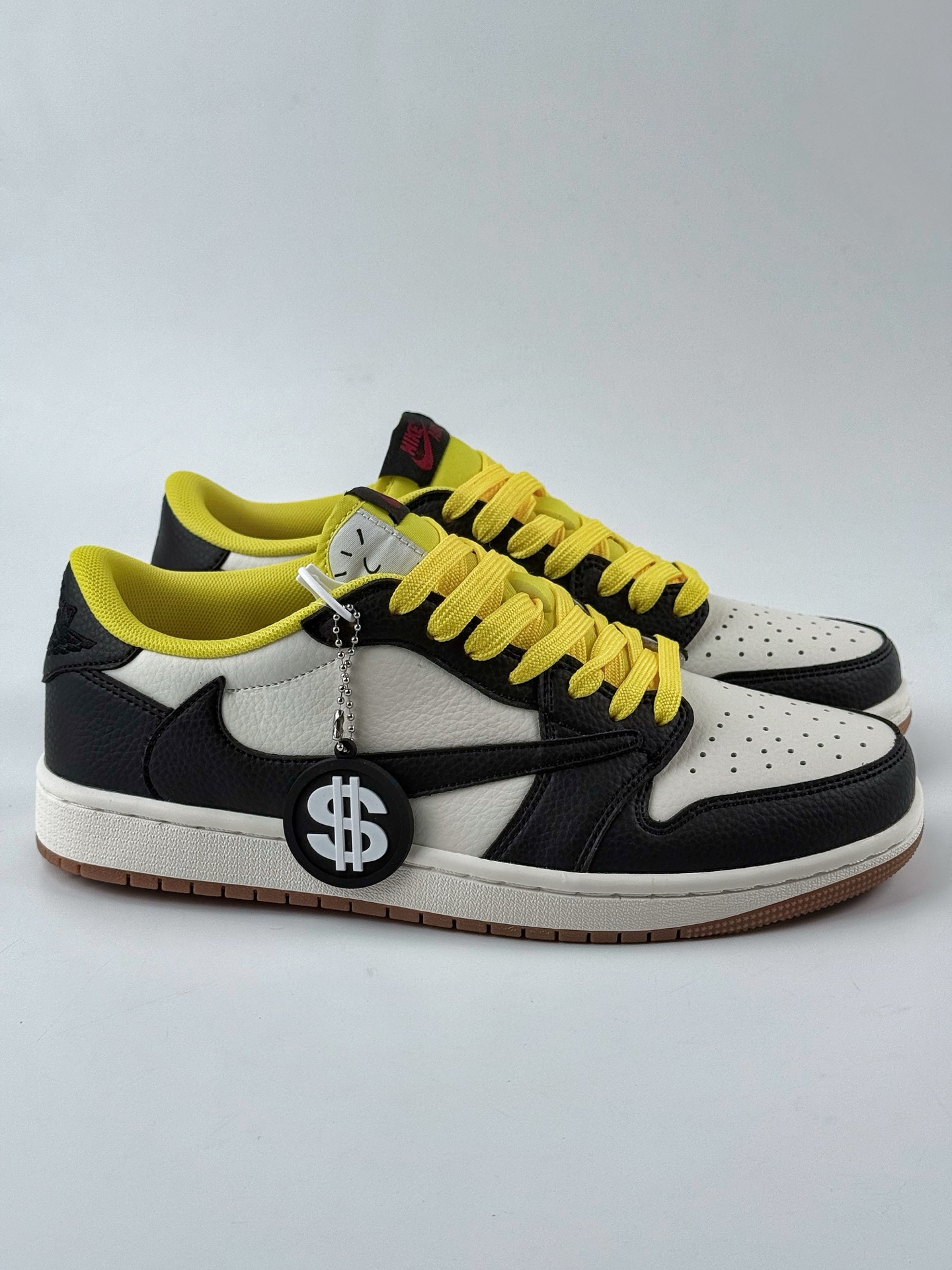 Travis Scott x Nike Air Jordan 1 Low Air Jordan 1 Low 反转黑白黄倒钩 DN6901-93