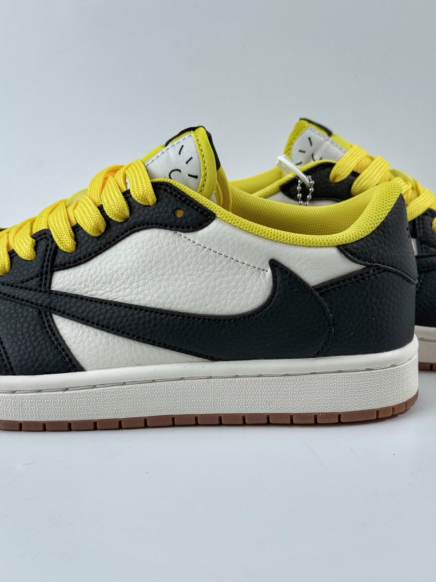 Travis Scott x Nike Air Jordan 1 Low Air Jordan 1 Low 反转黑白黄倒钩 DN6901-93