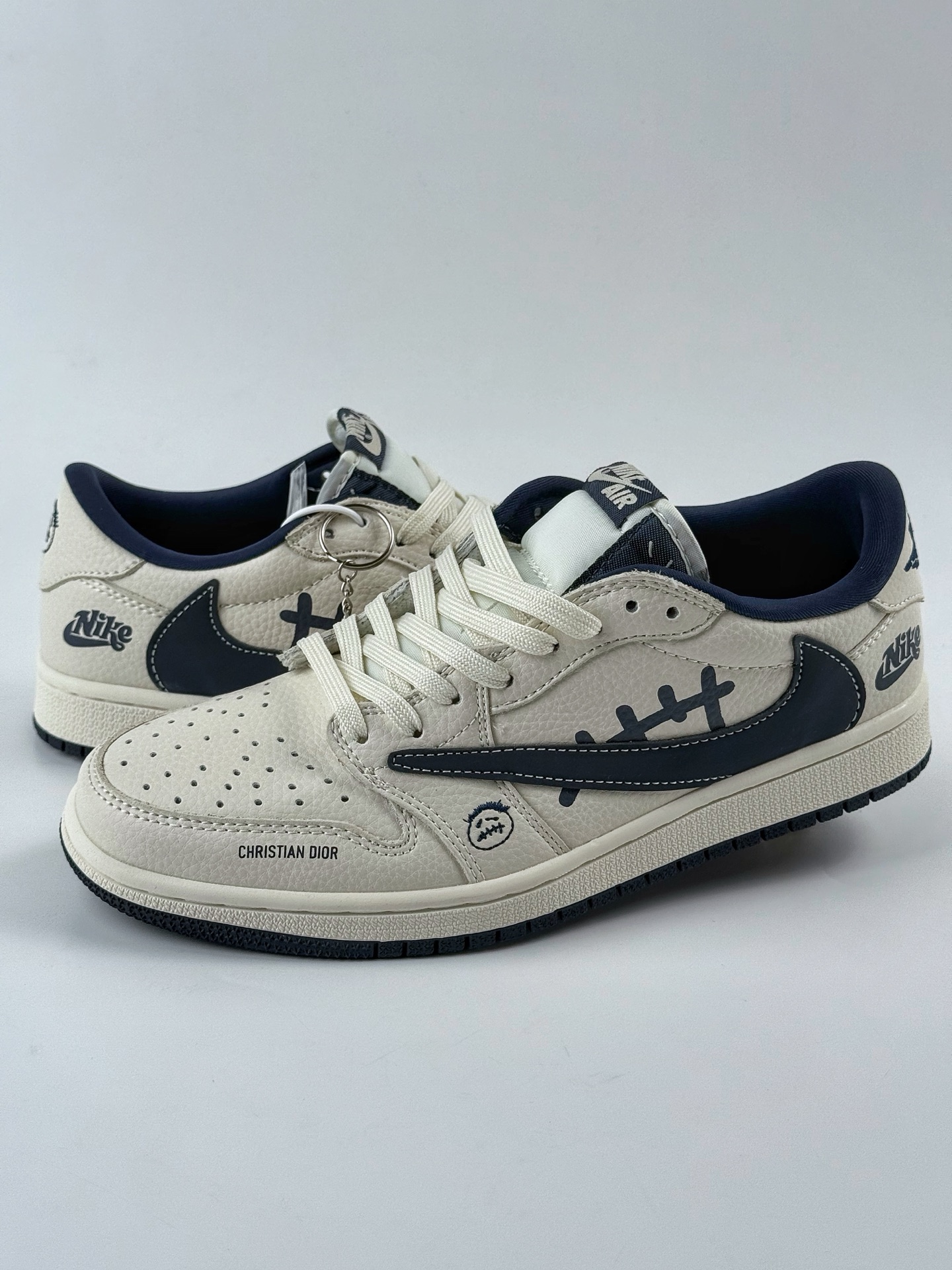 Travis Scott x Nike Air Jordan 1 Low x DIOR Air Jordan 1 Low 反转白蓝倒钩 LD2025-009