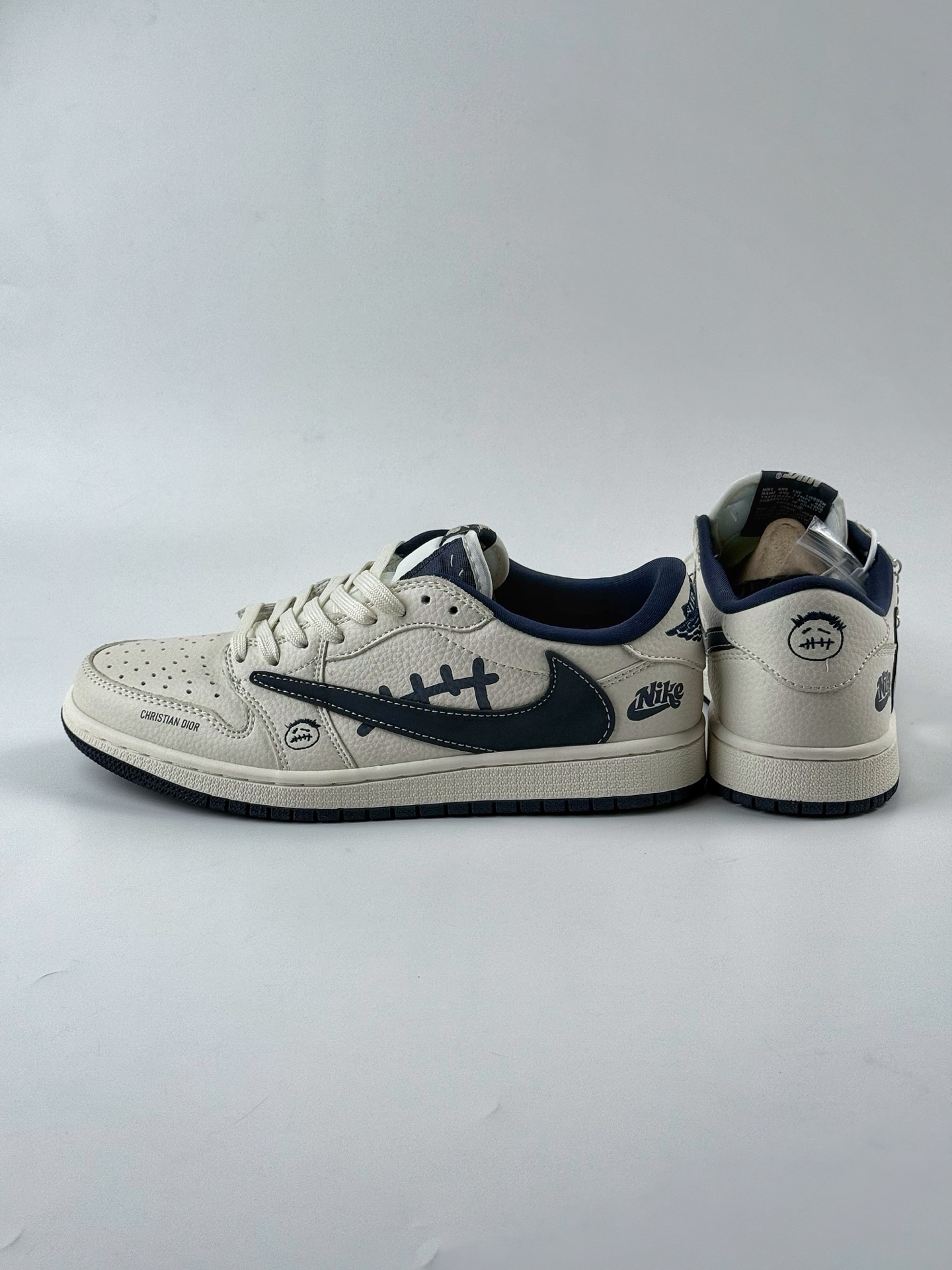 Travis Scott x Nike Air Jordan 1 Low x DIOR Air Jordan 1 Low 反转白蓝倒钩 LD2025-009