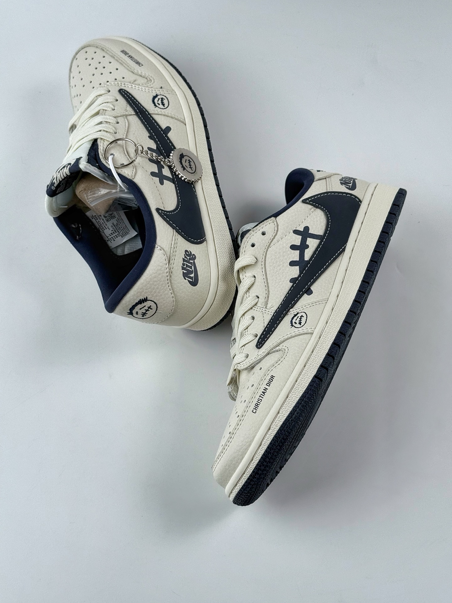 Travis Scott x Nike Air Jordan 1 Low x DIOR Air Jordan 1 Low 反转白蓝倒钩 LD2025-009