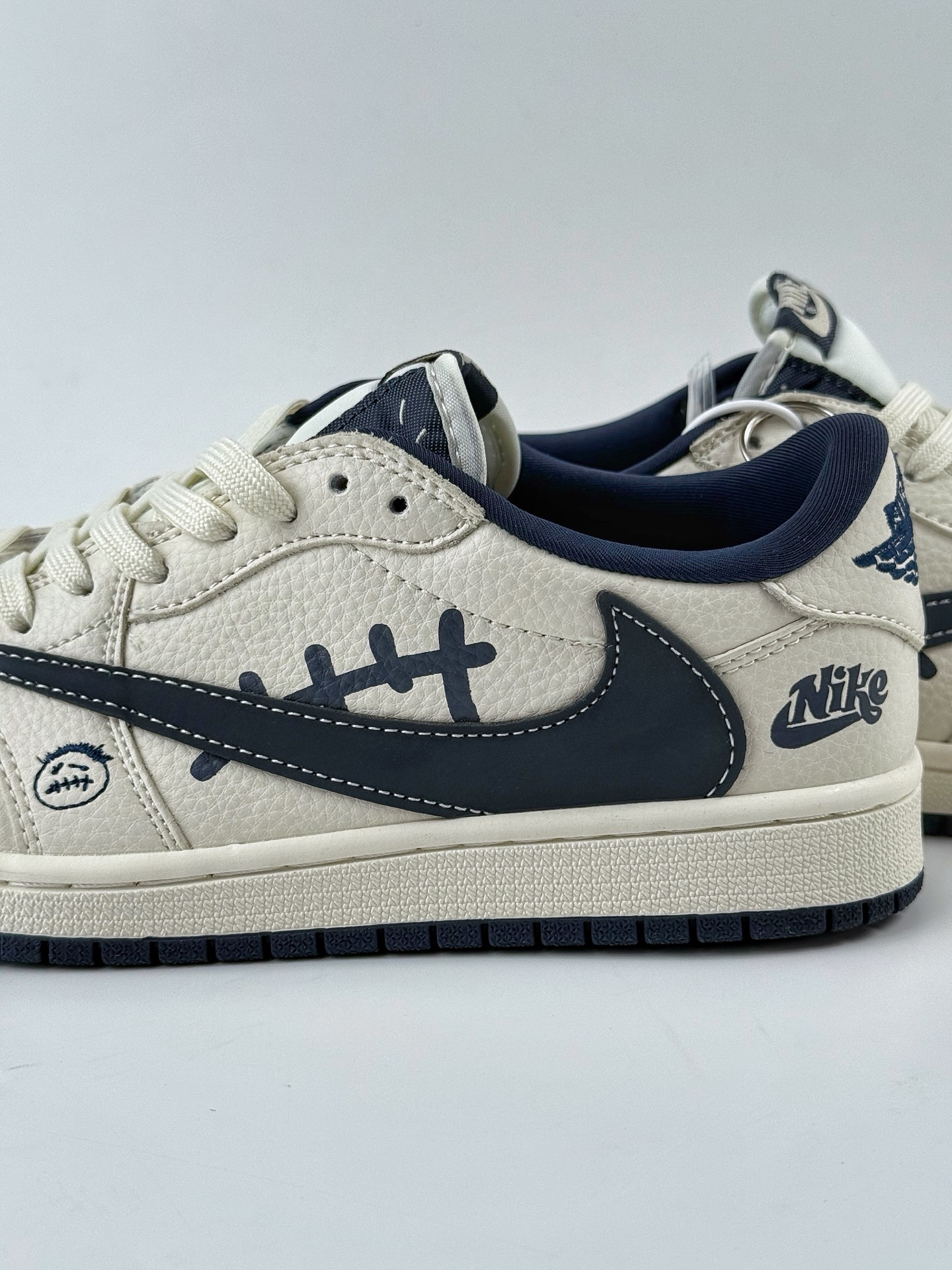 Travis Scott x Nike Air Jordan 1 Low x DIOR Air Jordan 1 Low 反转白蓝倒钩 LD2025-009