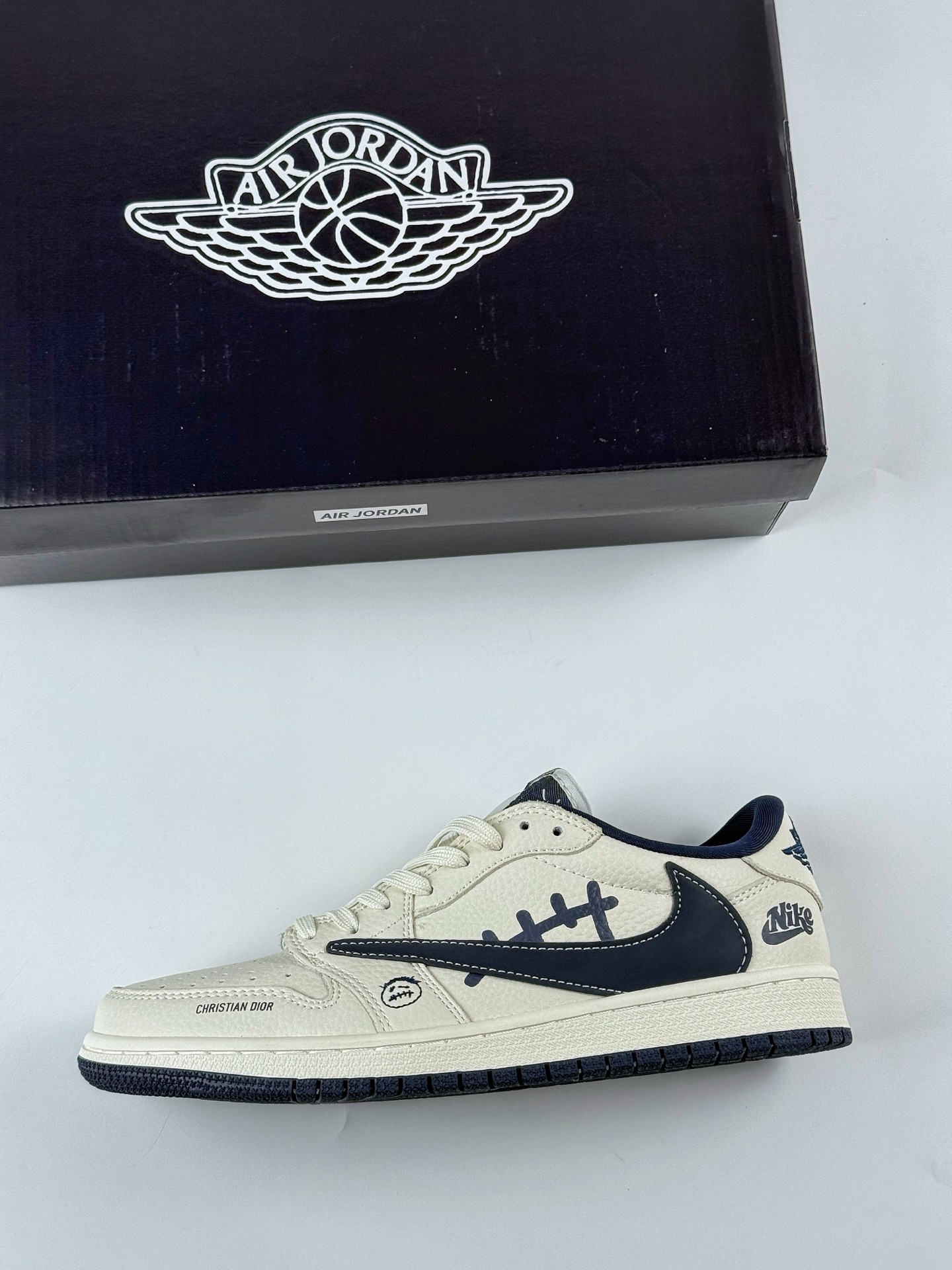 Travis Scott x Nike Air Jordan 1 Low x DIOR Air Jordan 1 Low 反转白蓝倒钩 LD2025-009