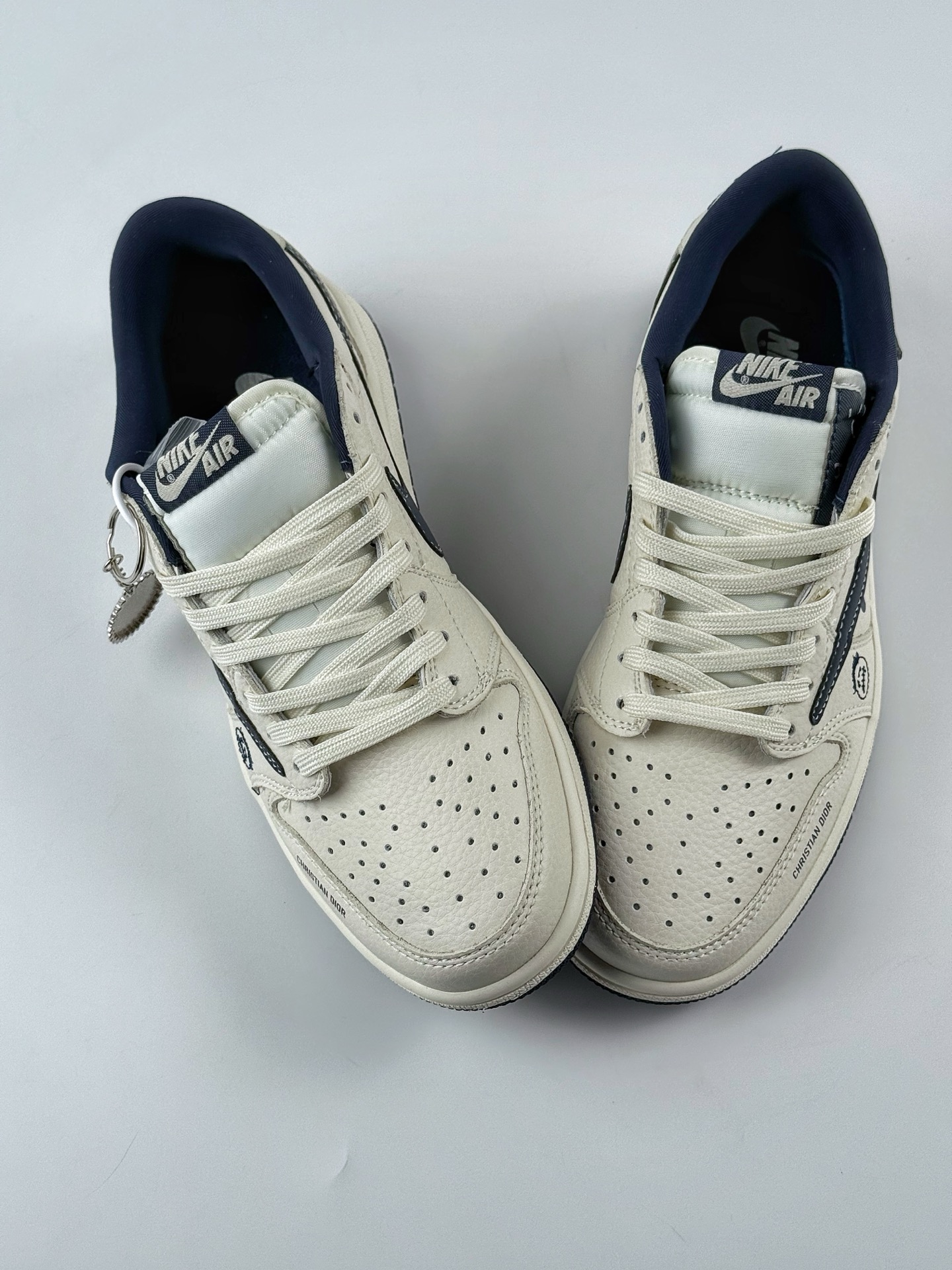 Travis Scott x Nike Air Jordan 1 Low x DIOR Air Jordan 1 Low 反转白蓝倒钩 LD2025-009