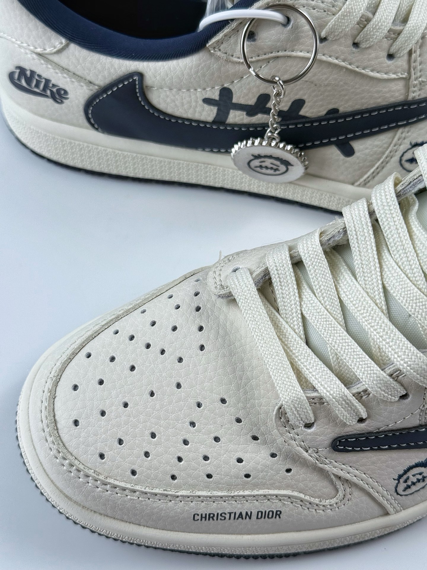 Travis Scott x Nike Air Jordan 1 Low x DIOR Air Jordan 1 Low 反转白蓝倒钩 LD2025-009