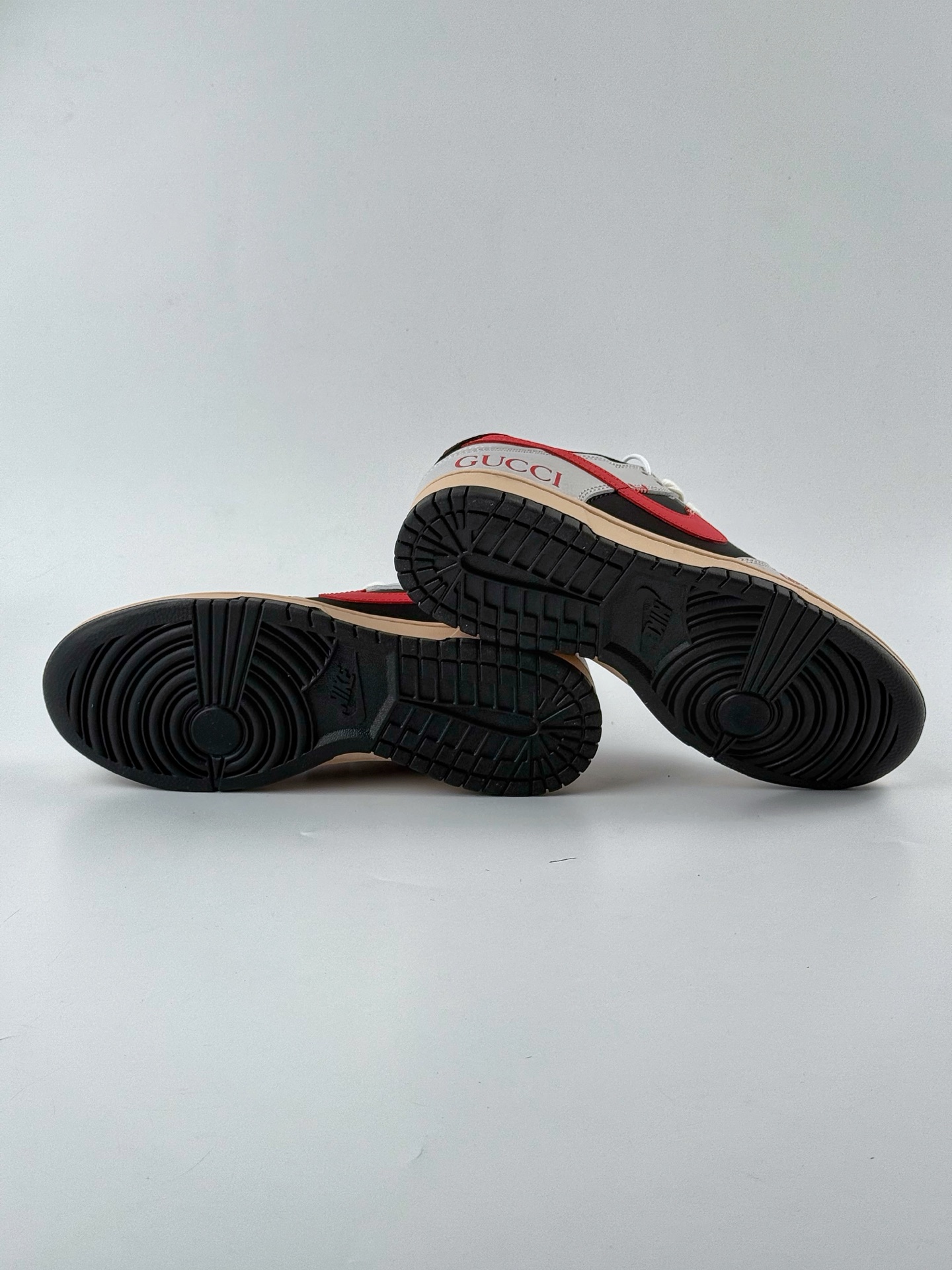 Nike SB Dunk Low x GUCCI 灰黑红小钩 XD1588-206