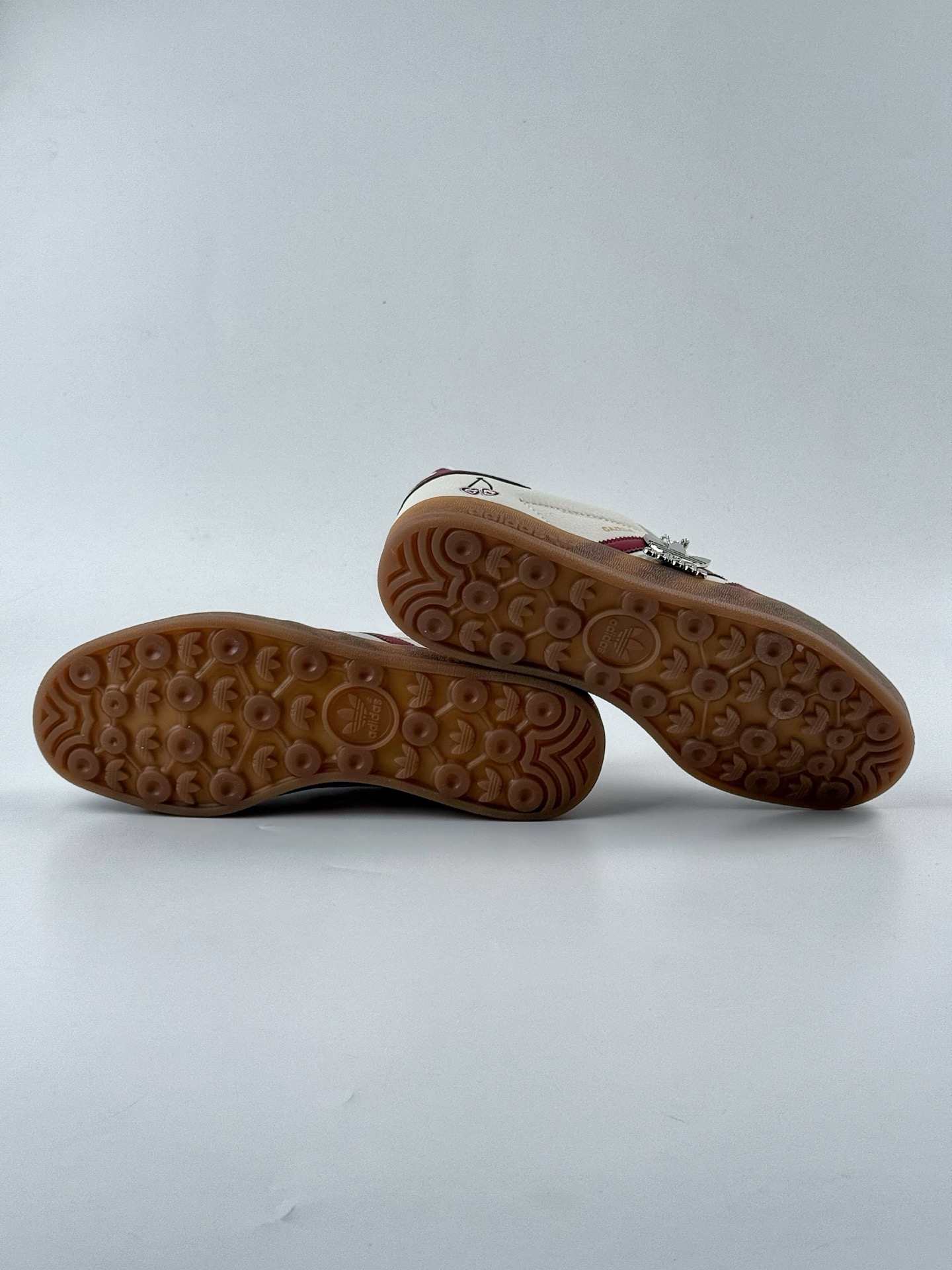 adidas Originals Gazelle INdoor 樱桃 白红 三叶草休闲防滑耐磨低帮板鞋 DM1234-006