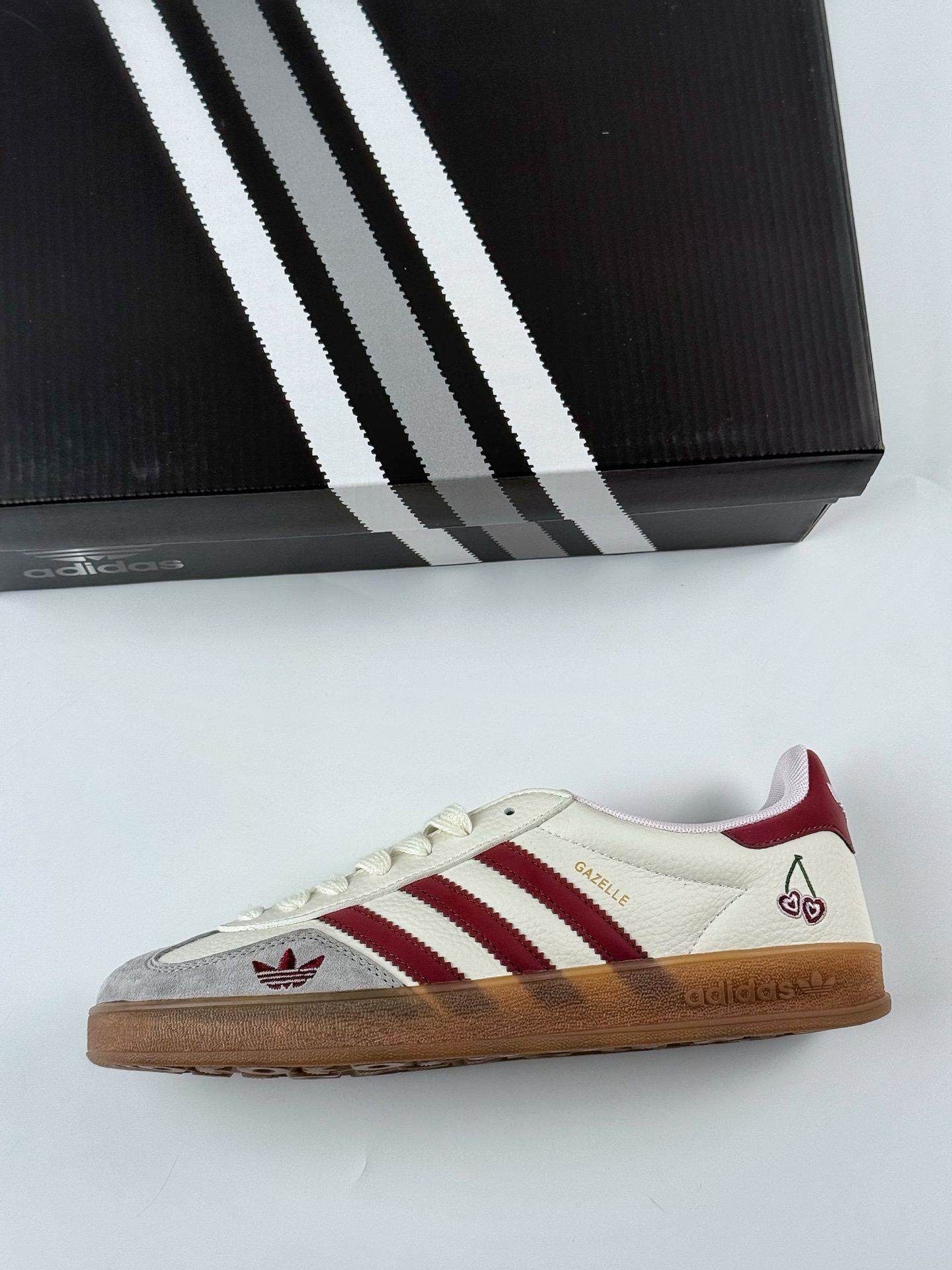 adidas Originals Gazelle INdoor 樱桃 白红 三叶草休闲防滑耐磨低帮板鞋 DM1234-006