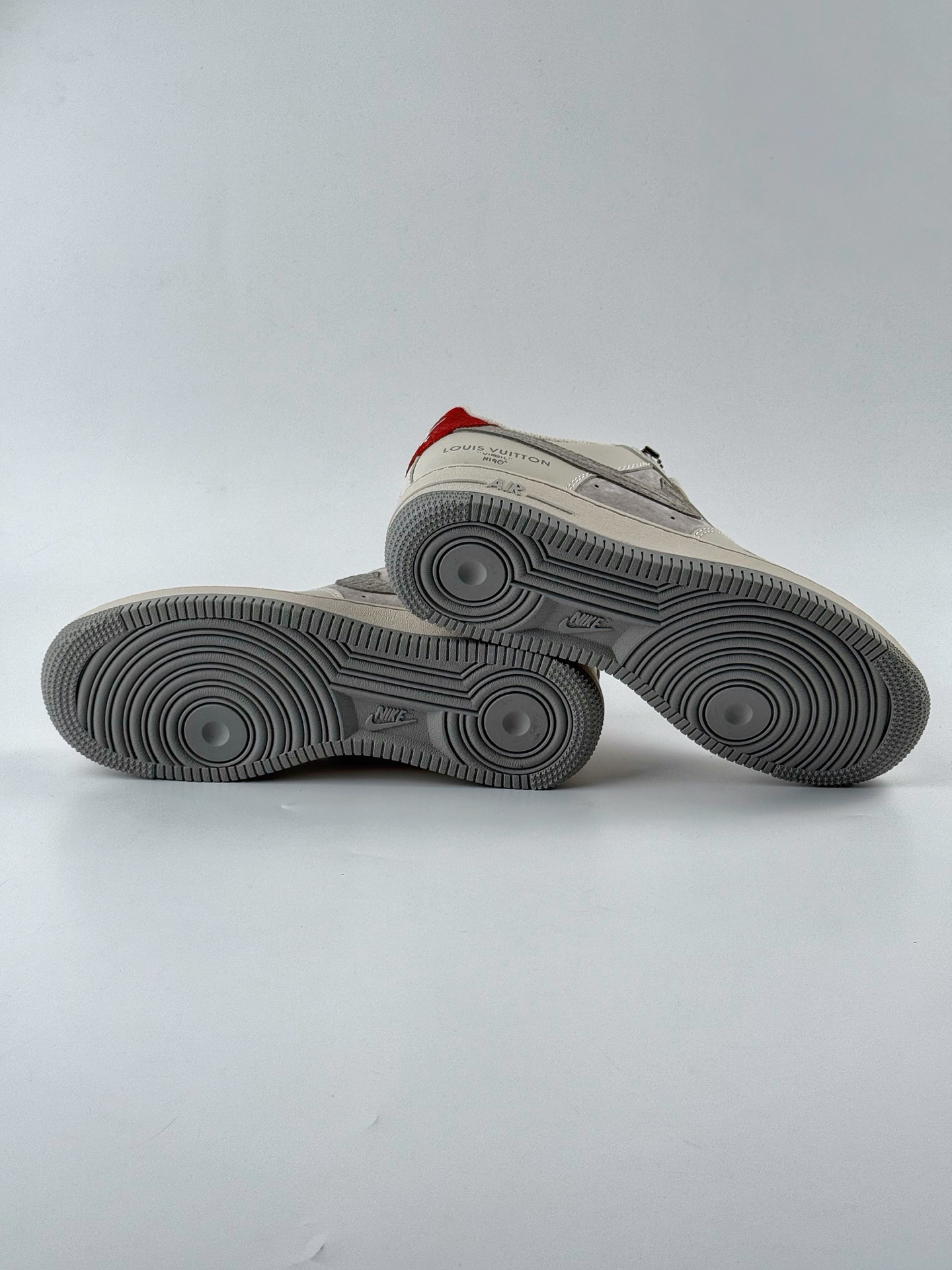 Nike Air Force 1 Low 07 x Louis Vuitton 灰红 XX3168-130