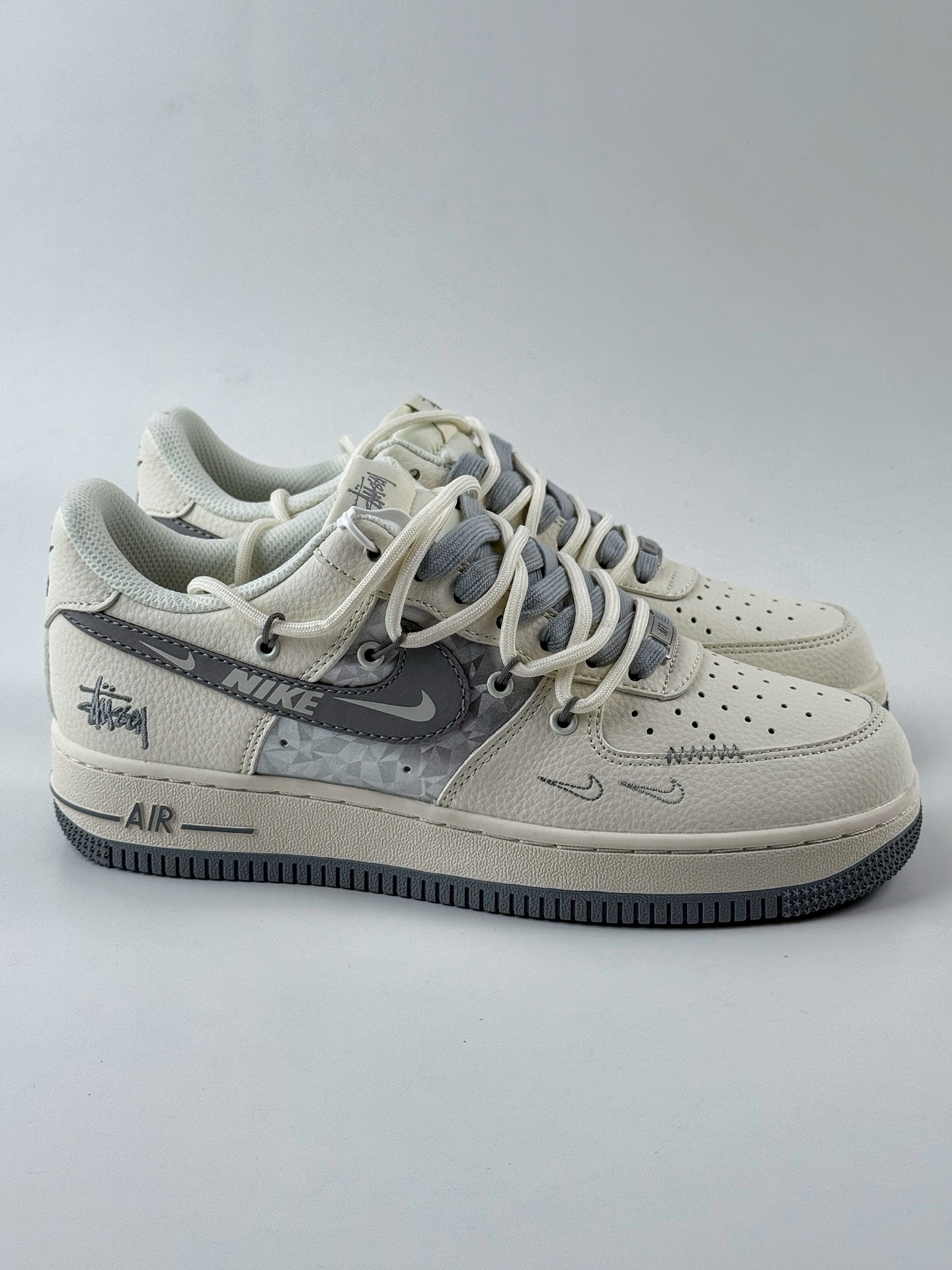 Nike Air Force 1 Low 07 x Stussy 白灰银双小钩绑带 DM6868-072