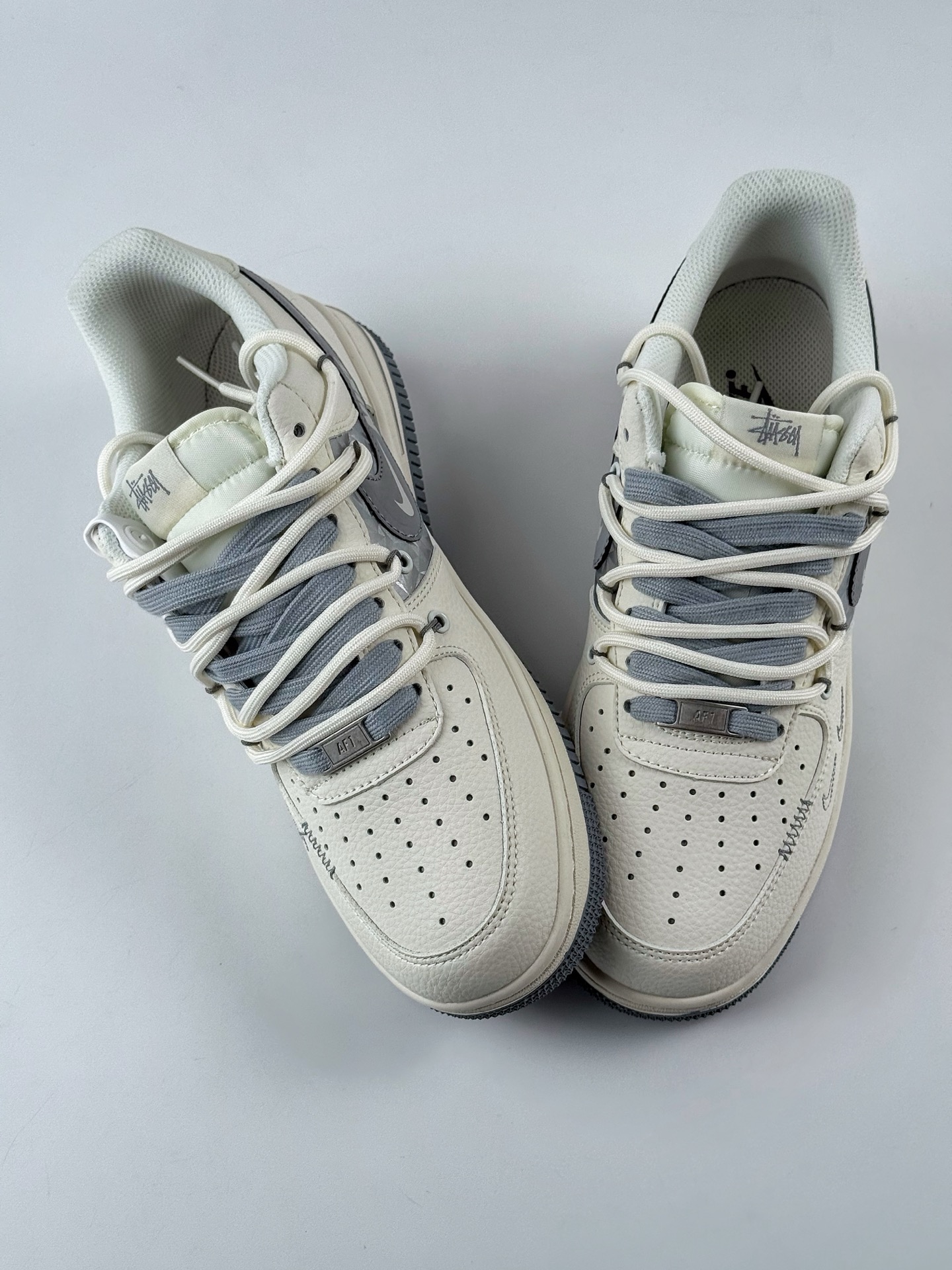 Nike Air Force 1 Low 07 x Stussy 白灰银双小钩绑带 DM6868-072
