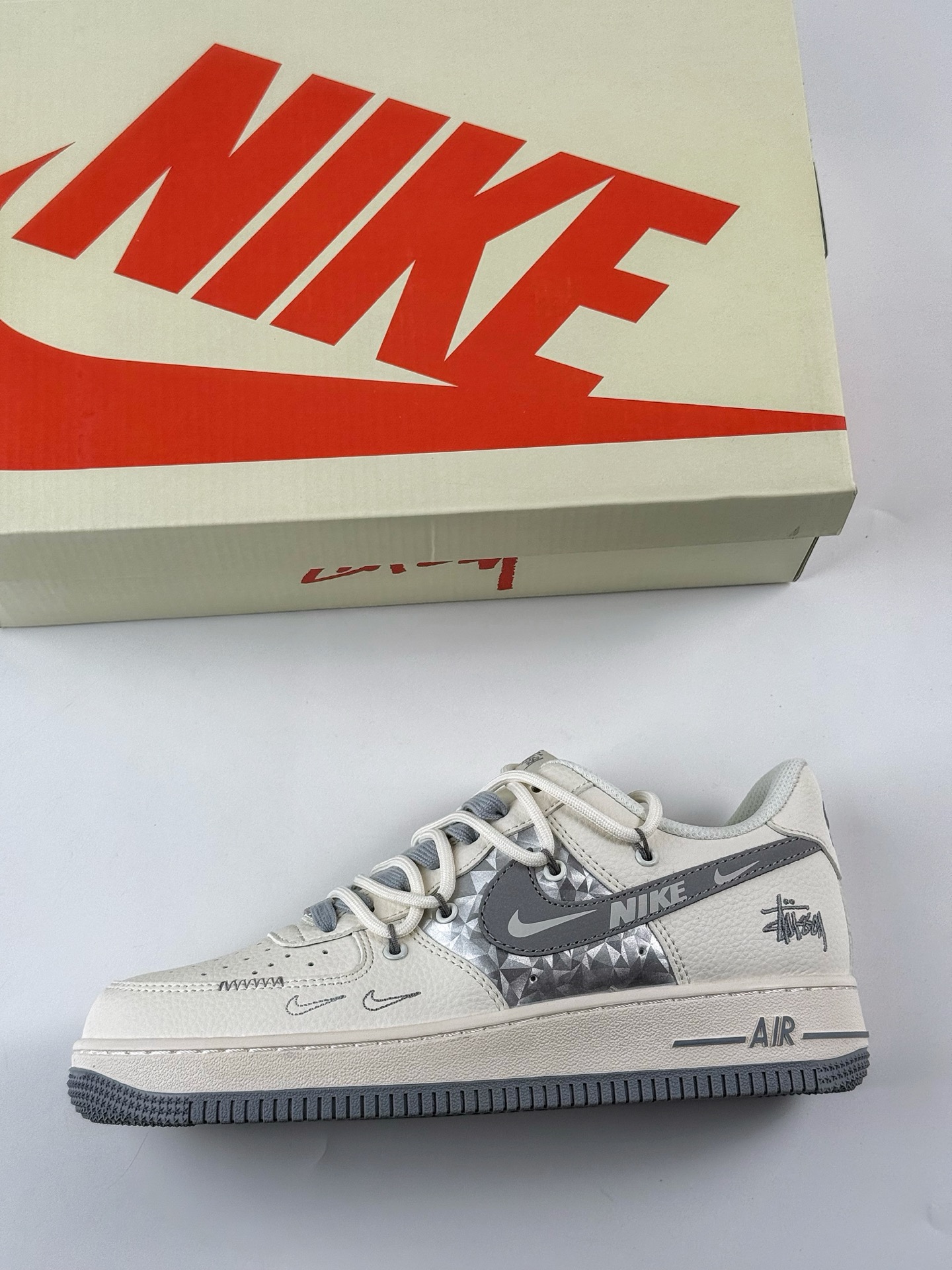 Nike Air Force 1 Low 07 x Stussy 白灰银双小钩绑带 DM6868-072